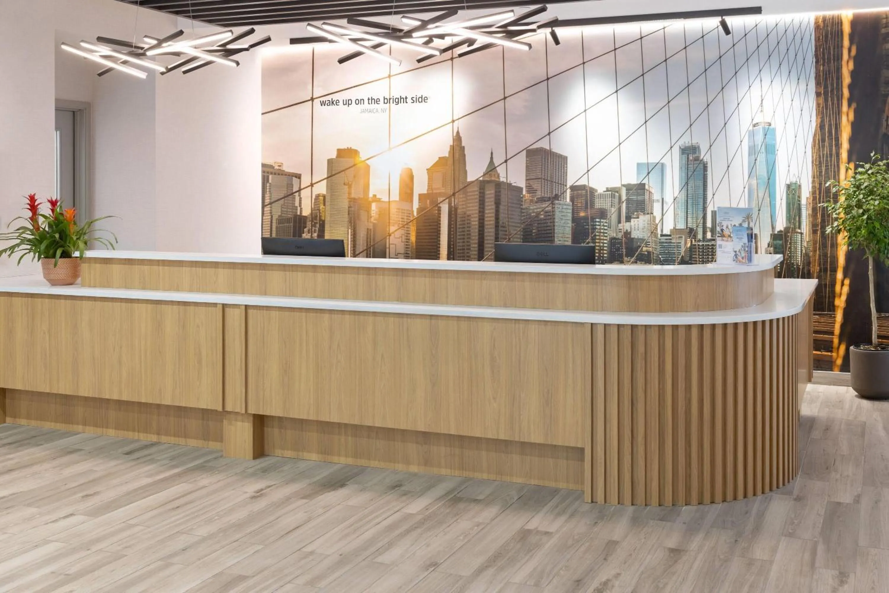 La Quinta Inn & Suites by Wyndham Jamaica NYC/JFK AirTrain