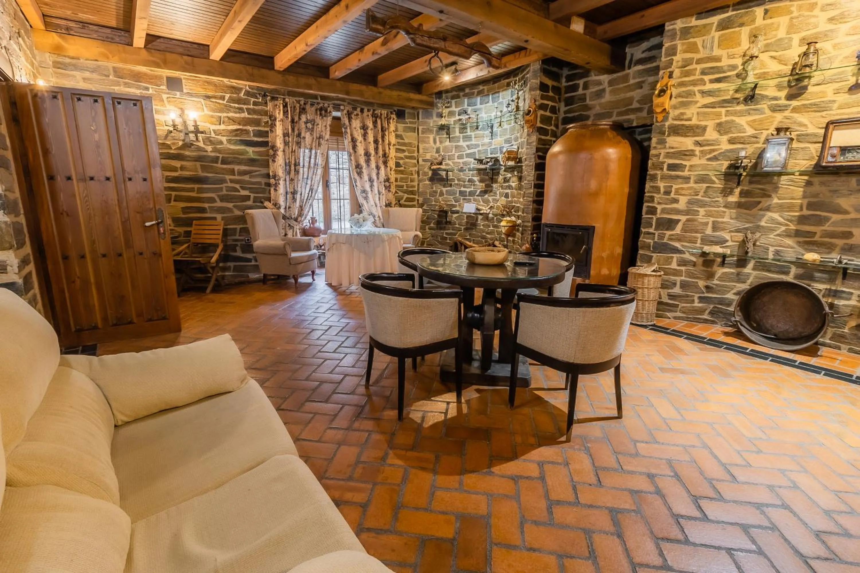 Living room in Hotel Rural El Labriego by Vivere Stays