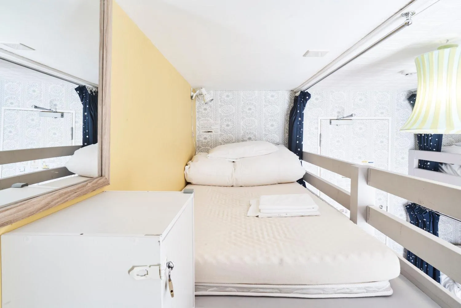 bunk bed, Bed in Ten to Sen Guesthouse