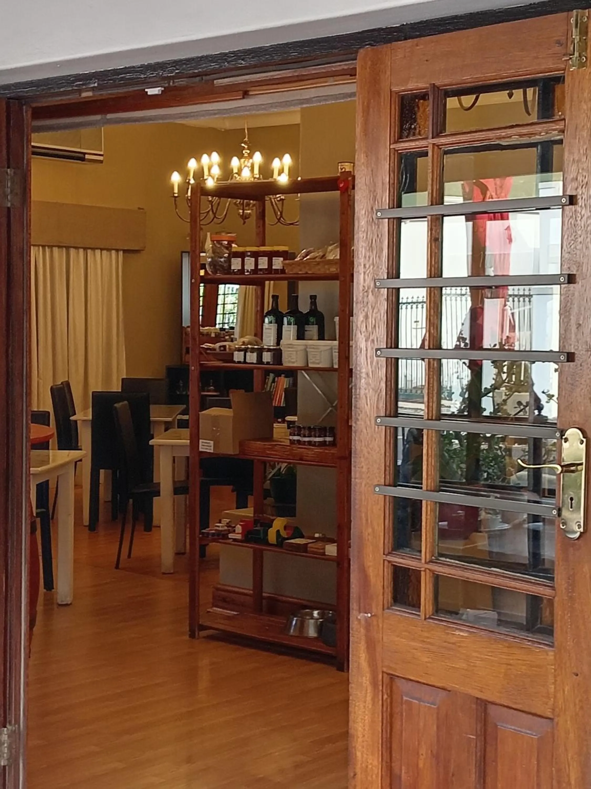 Restaurant/places to eat in Le Bay Lodge