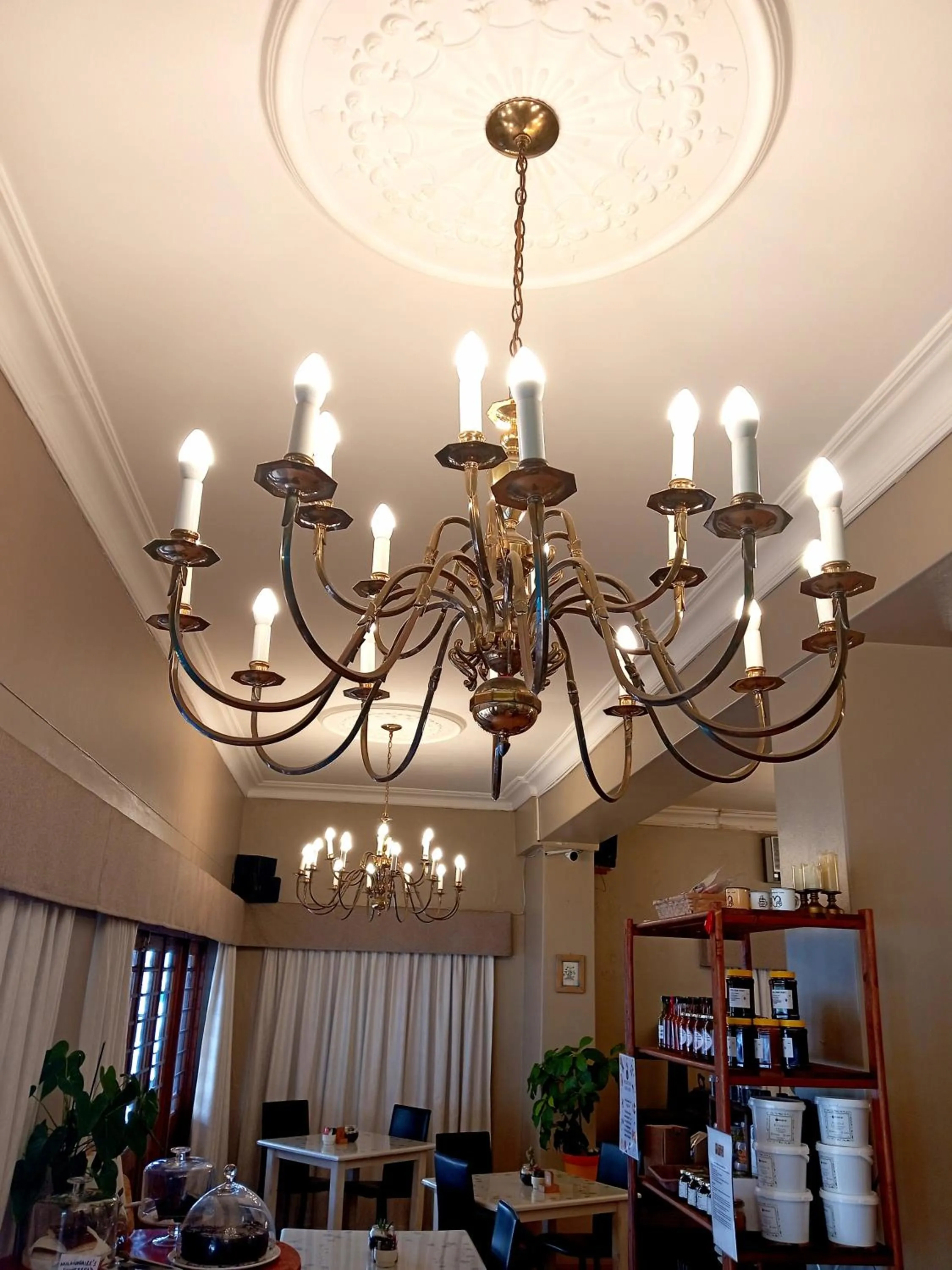 Restaurant/places to eat in Le Bay Lodge