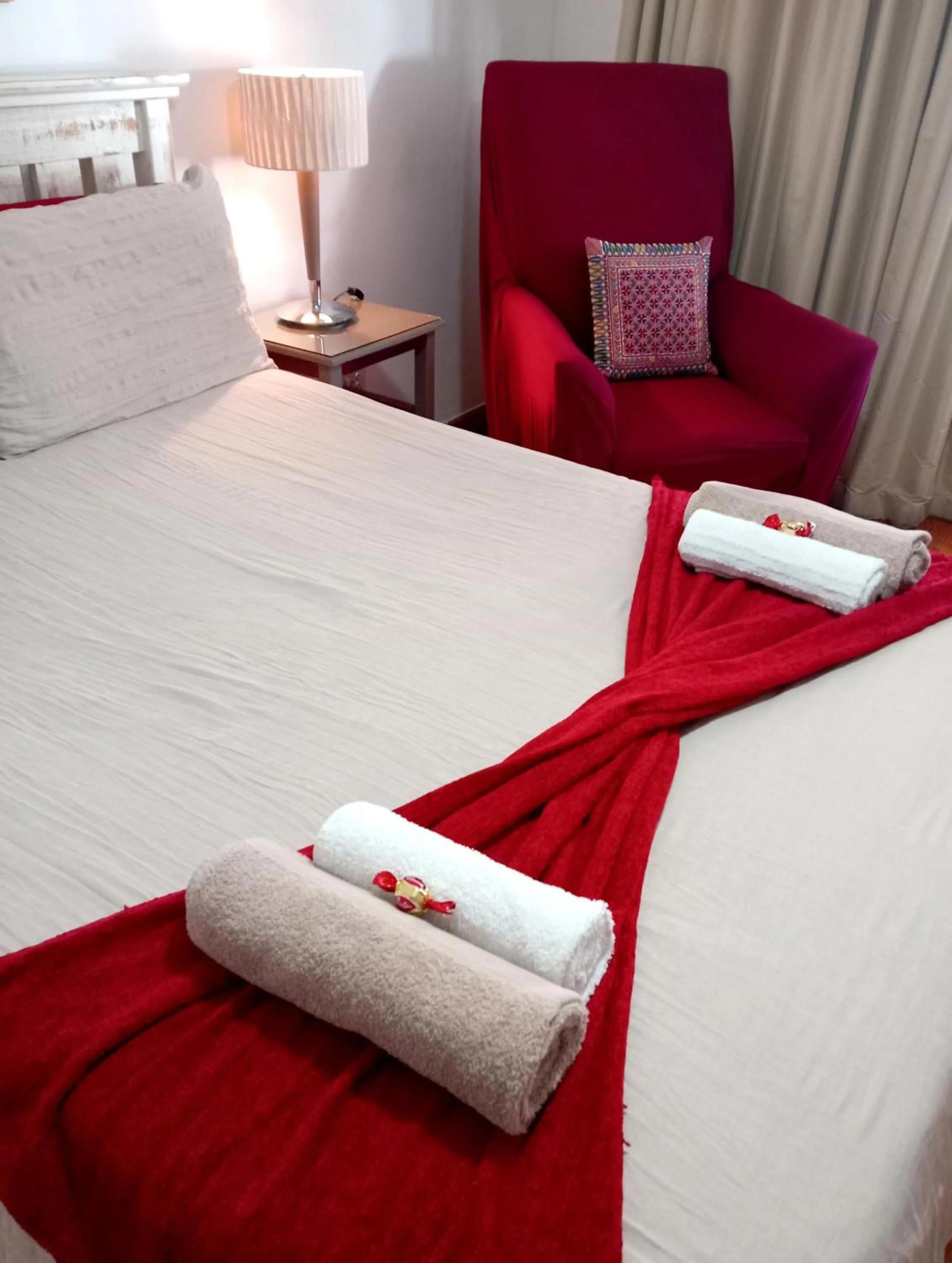 Bedroom, Bed in Le Bay Lodge