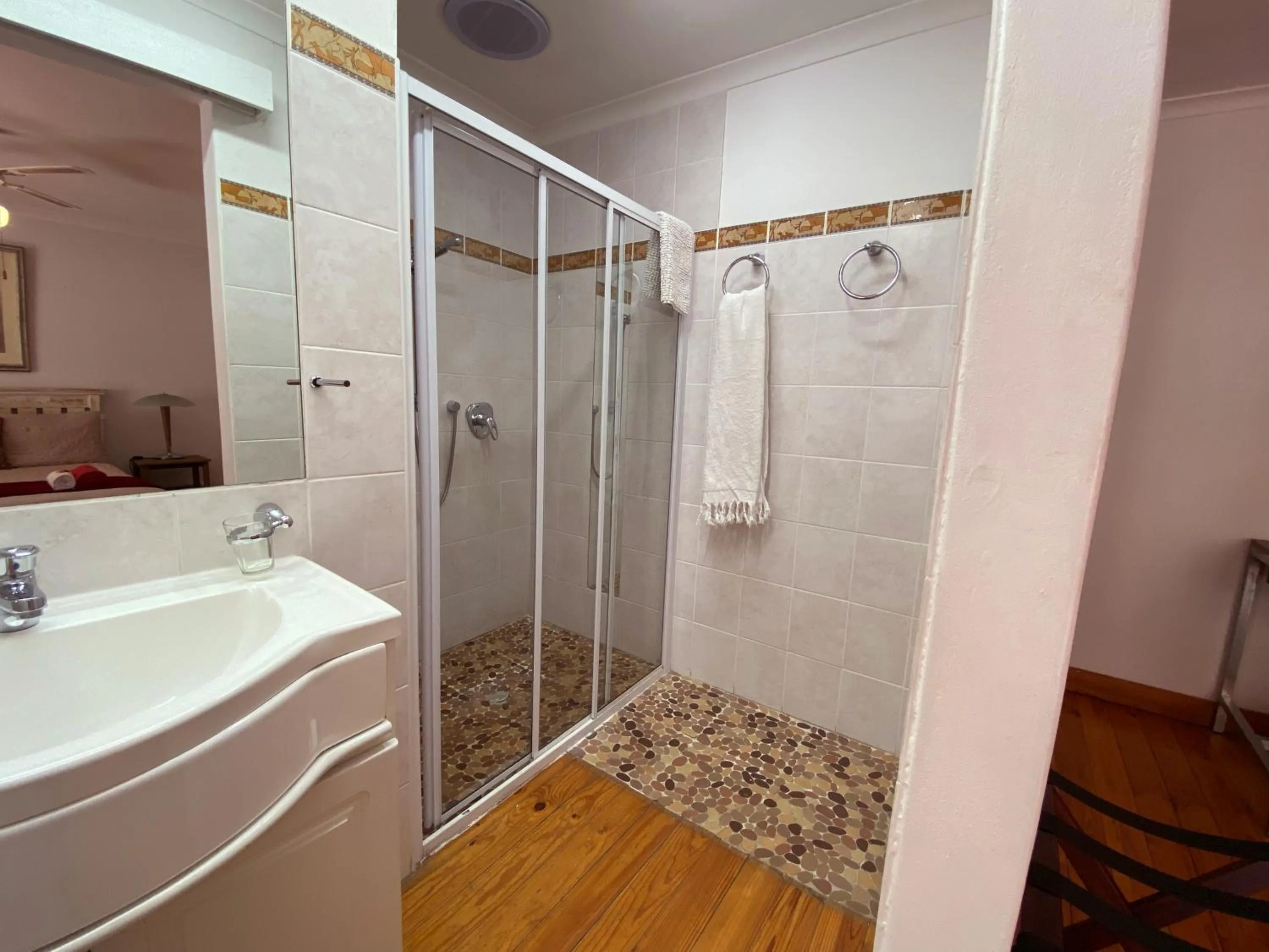 Bathroom in Le Bay Lodge