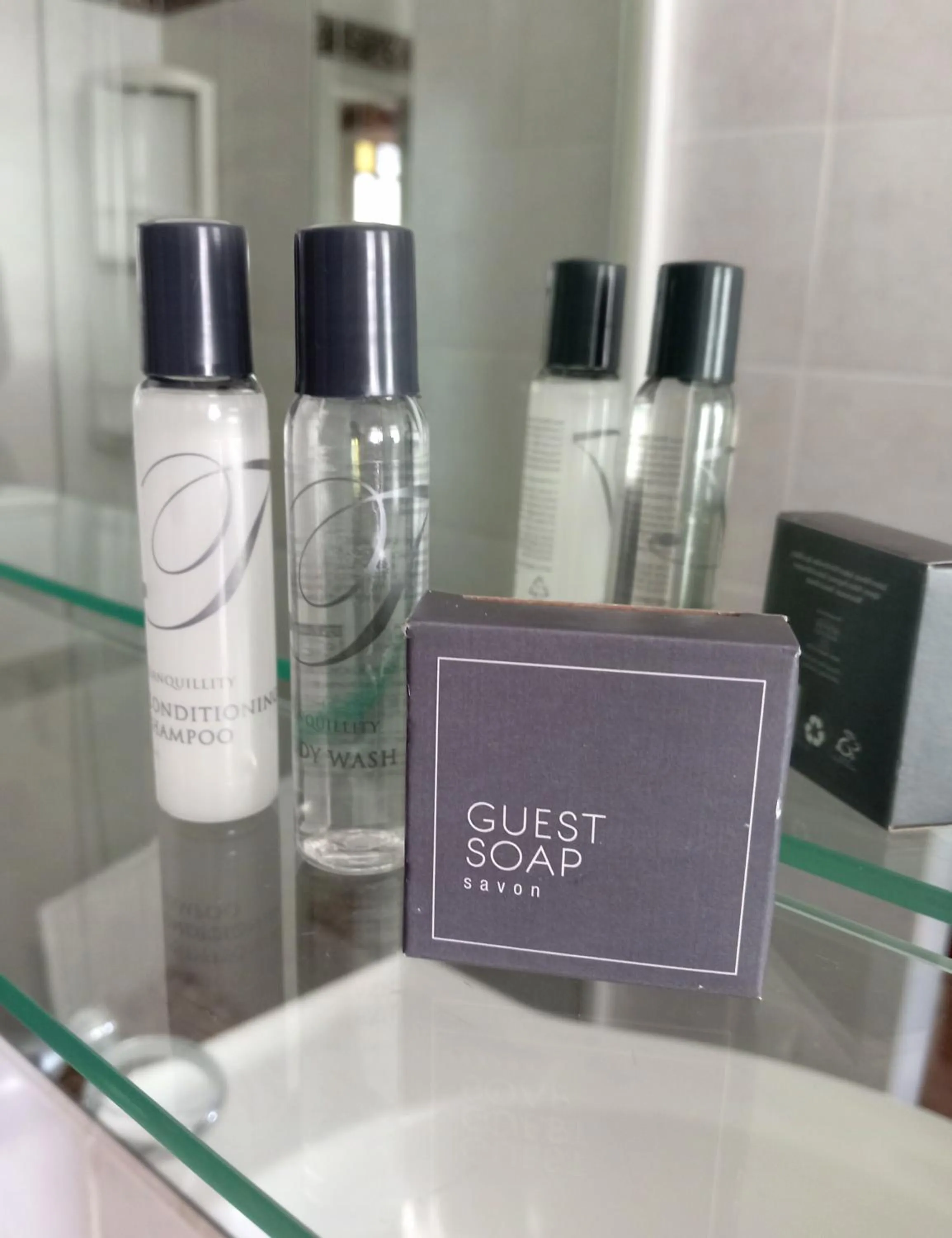 Bathroom in Le Bay Lodge