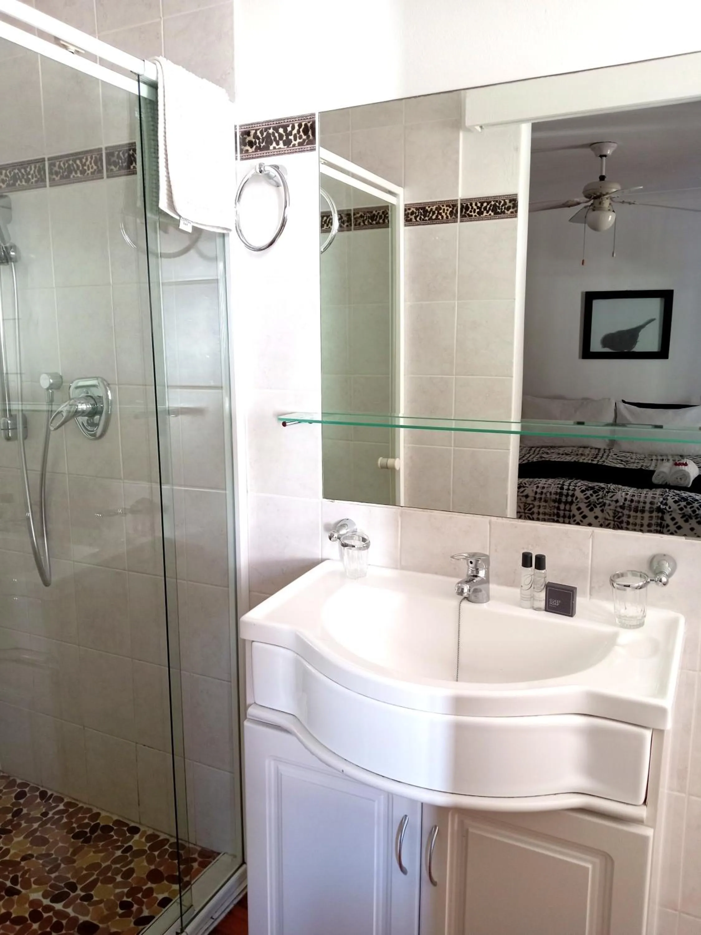 Bathroom in Le Bay Lodge