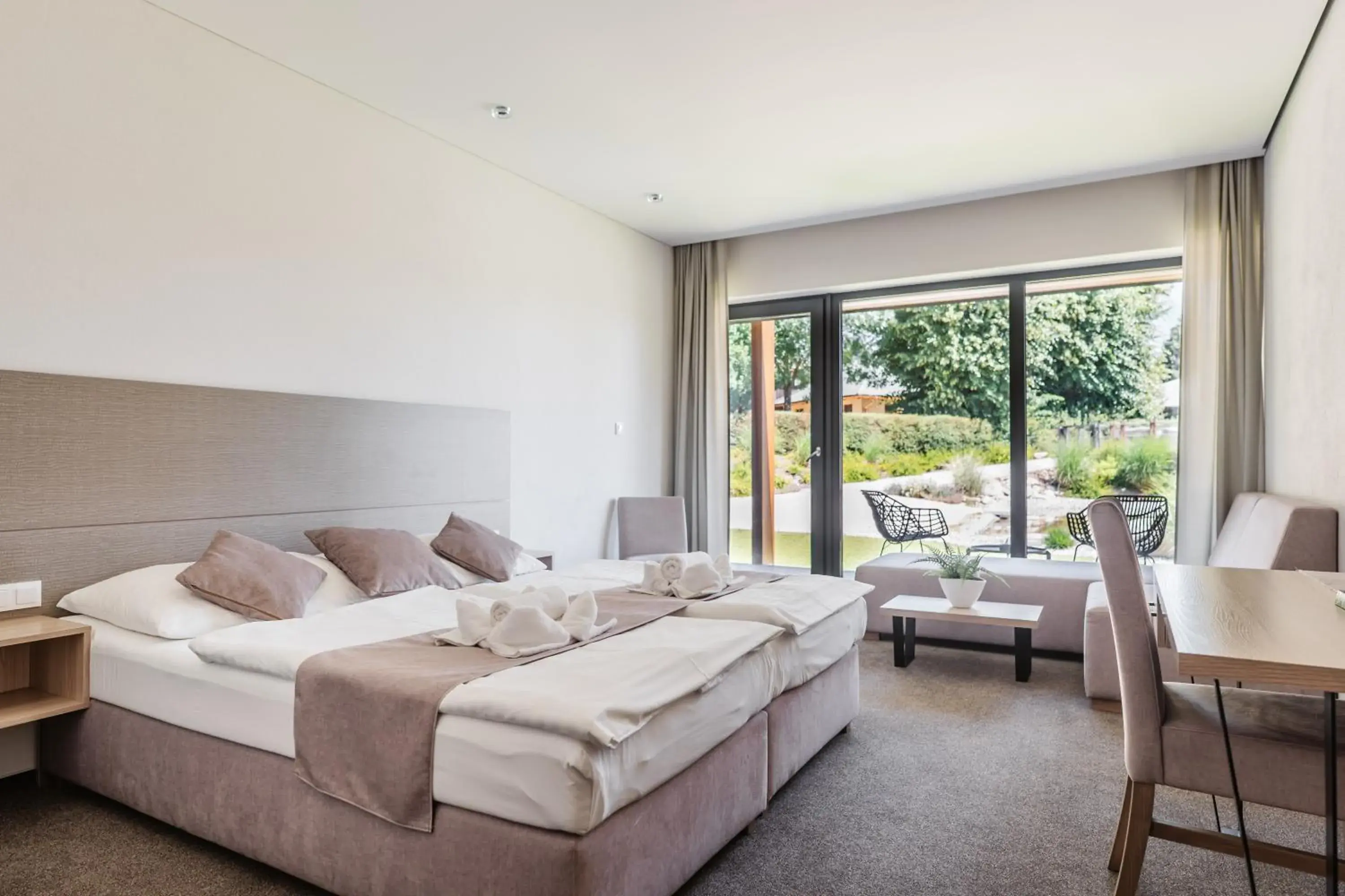 Deluxe Double Room with Extra Bed - single occupancy in Hotel resort Lovecká bašta Strakonice Deluxe Double Room with Extra Bed - single occupancy in Hotel resort Lovecká bašta Strakonice