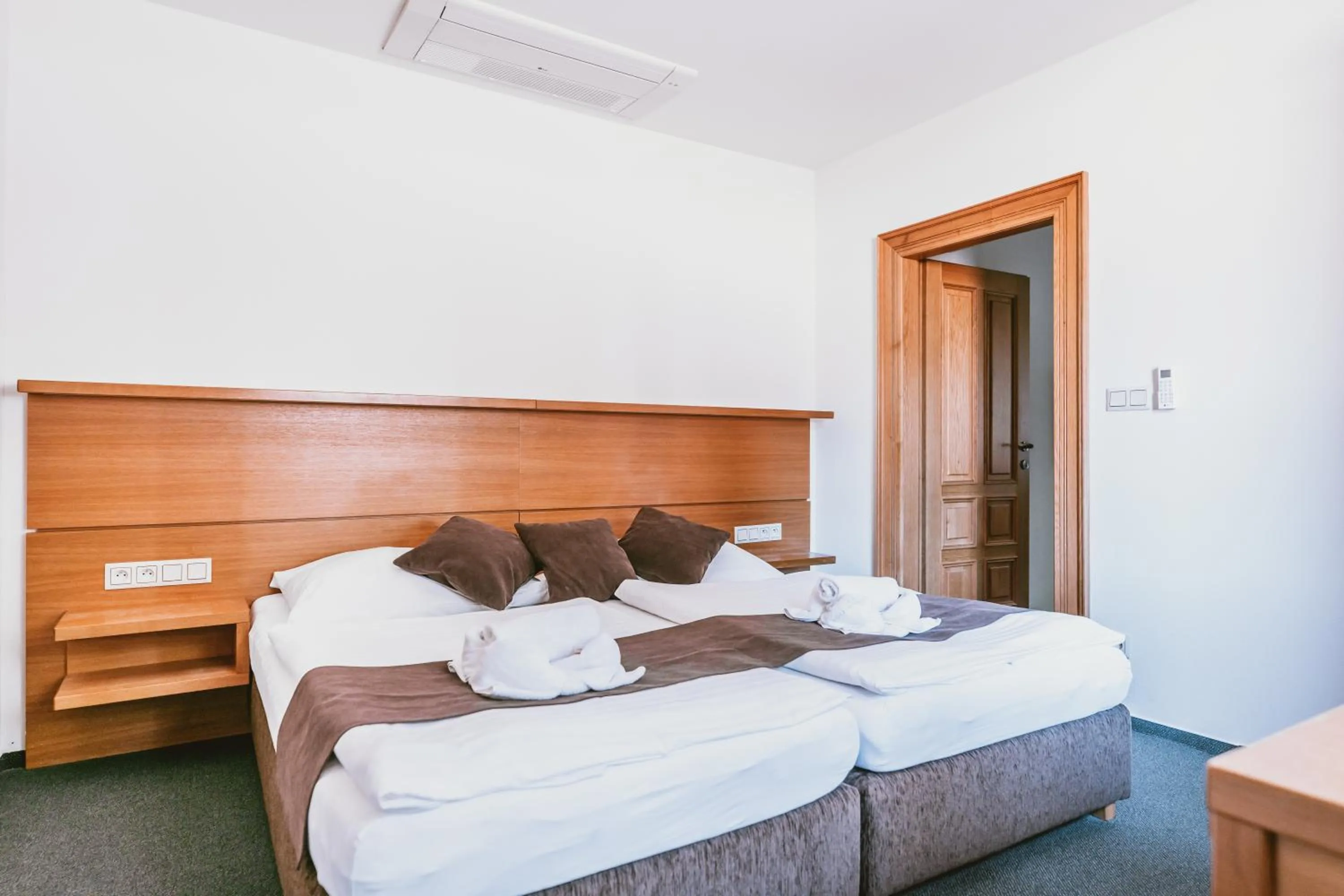 Bed in Hotel resort Lovecká bašta Strakonice