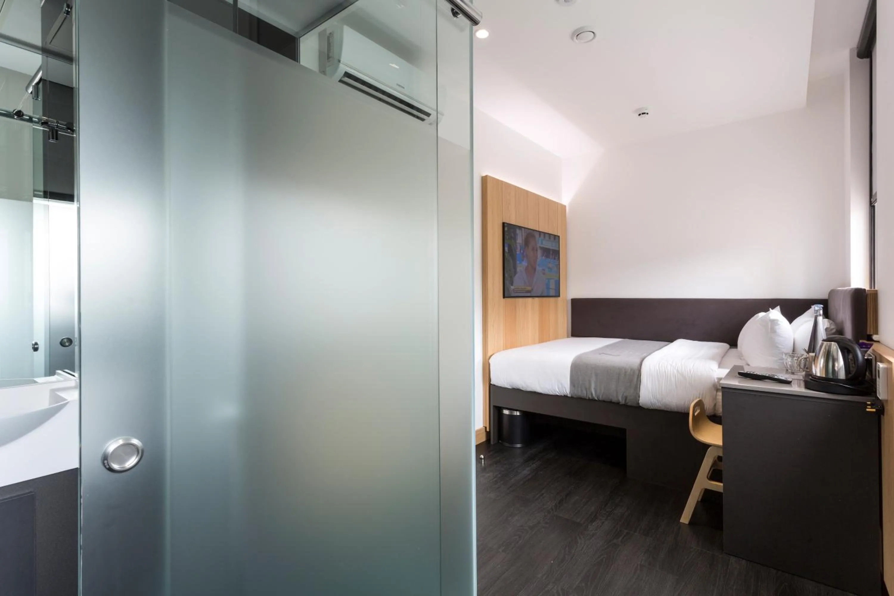 Photo of the whole room, Bed in The Z Hotel City