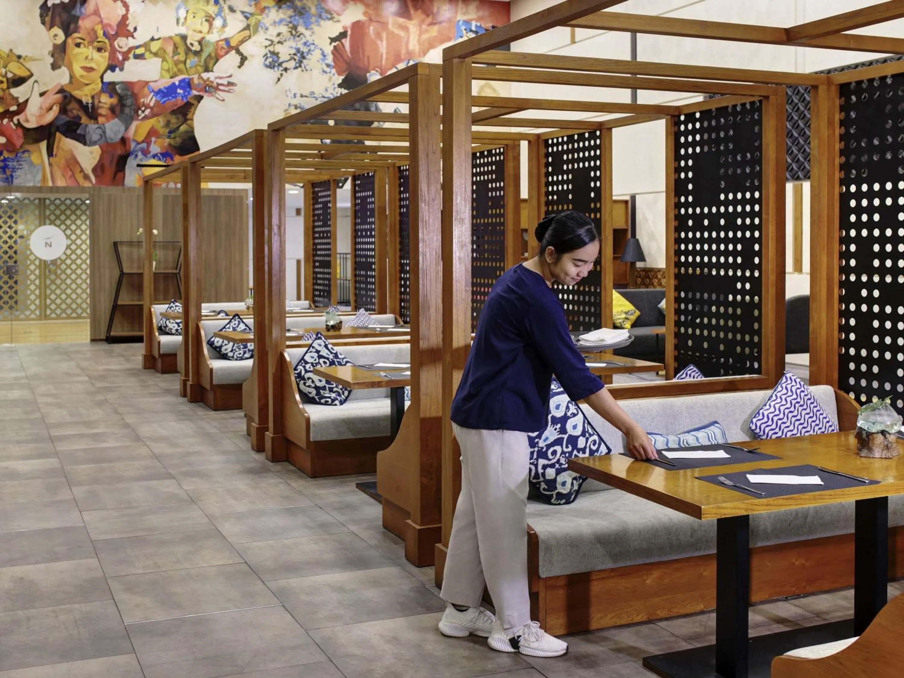 Restaurant/places to eat in Novotel Bali Ngurah Rai Airport