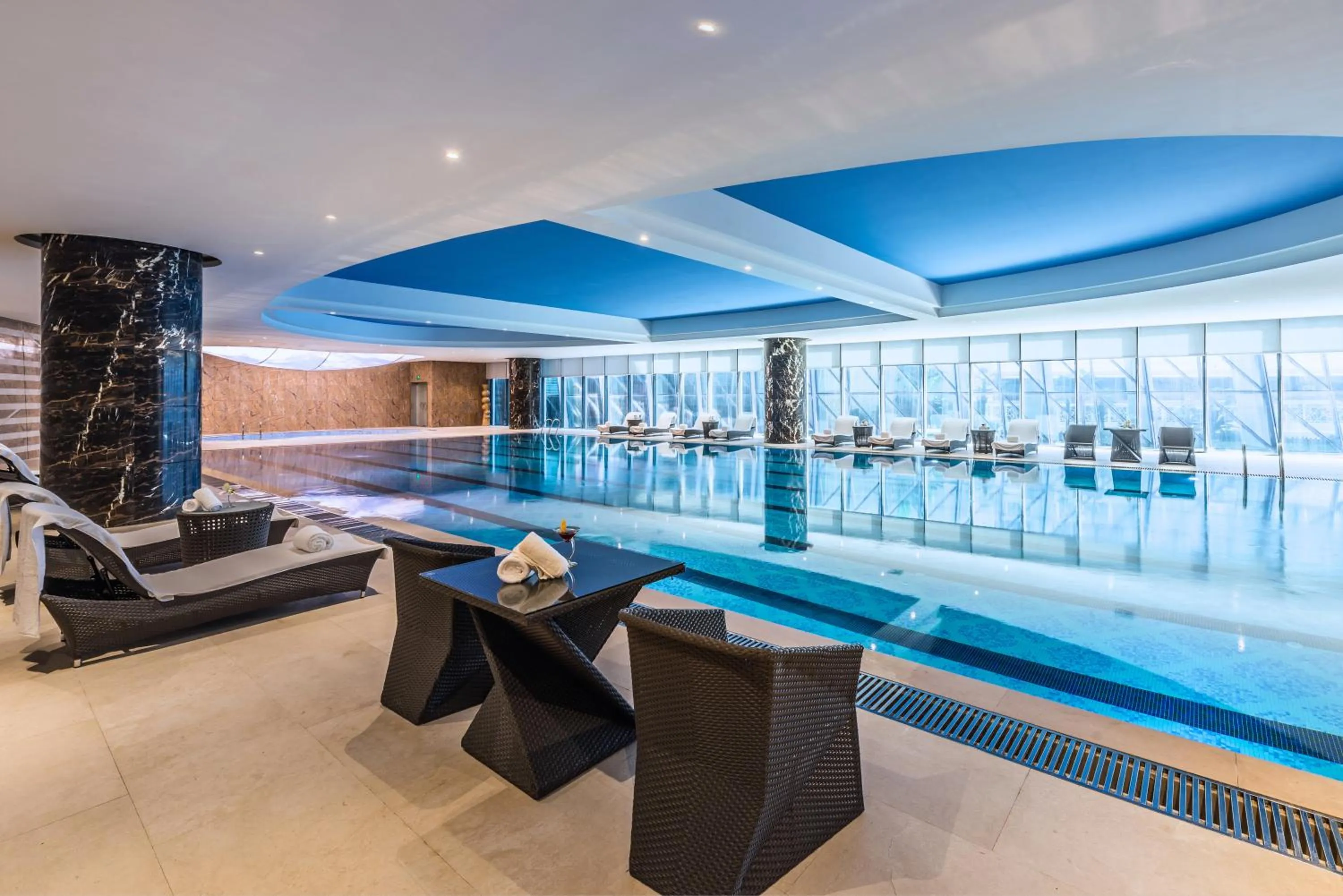 Swimming pool in Grand Mercure Qingdao Qinglong