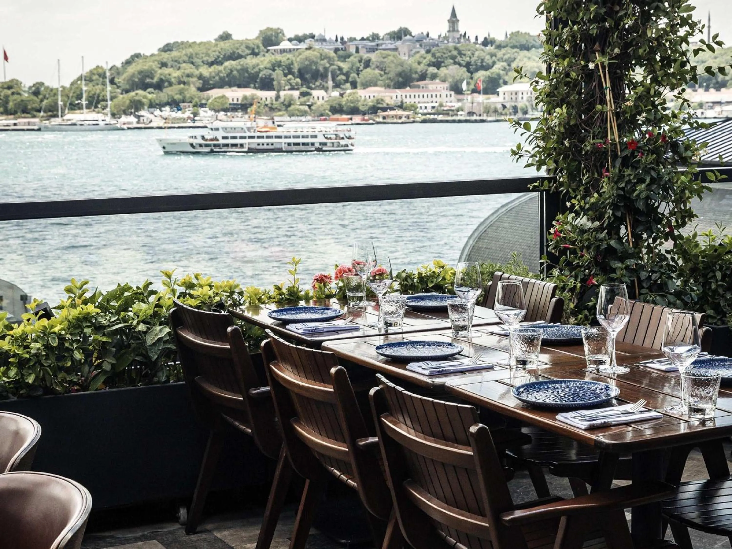 Restaurant/places to eat in Novotel Istanbul Bosphorus Hotel