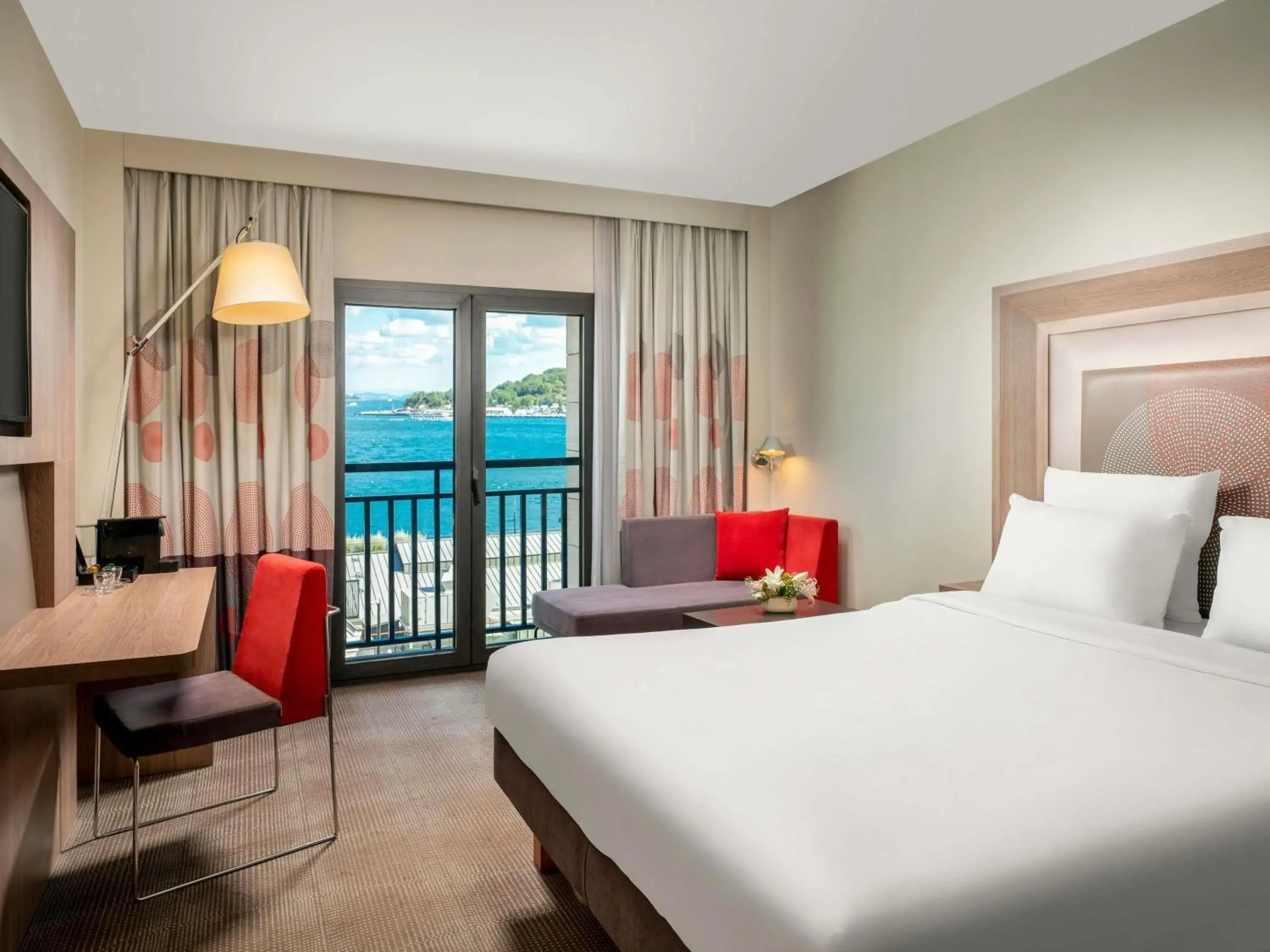 Executive Queen Room with Sofa Bed and Sea View in Novotel Istanbul Bosphorus Hotel Executive Queen Room with Sofa Bed and Sea View in Novotel Istanbul Bosphorus Hotel