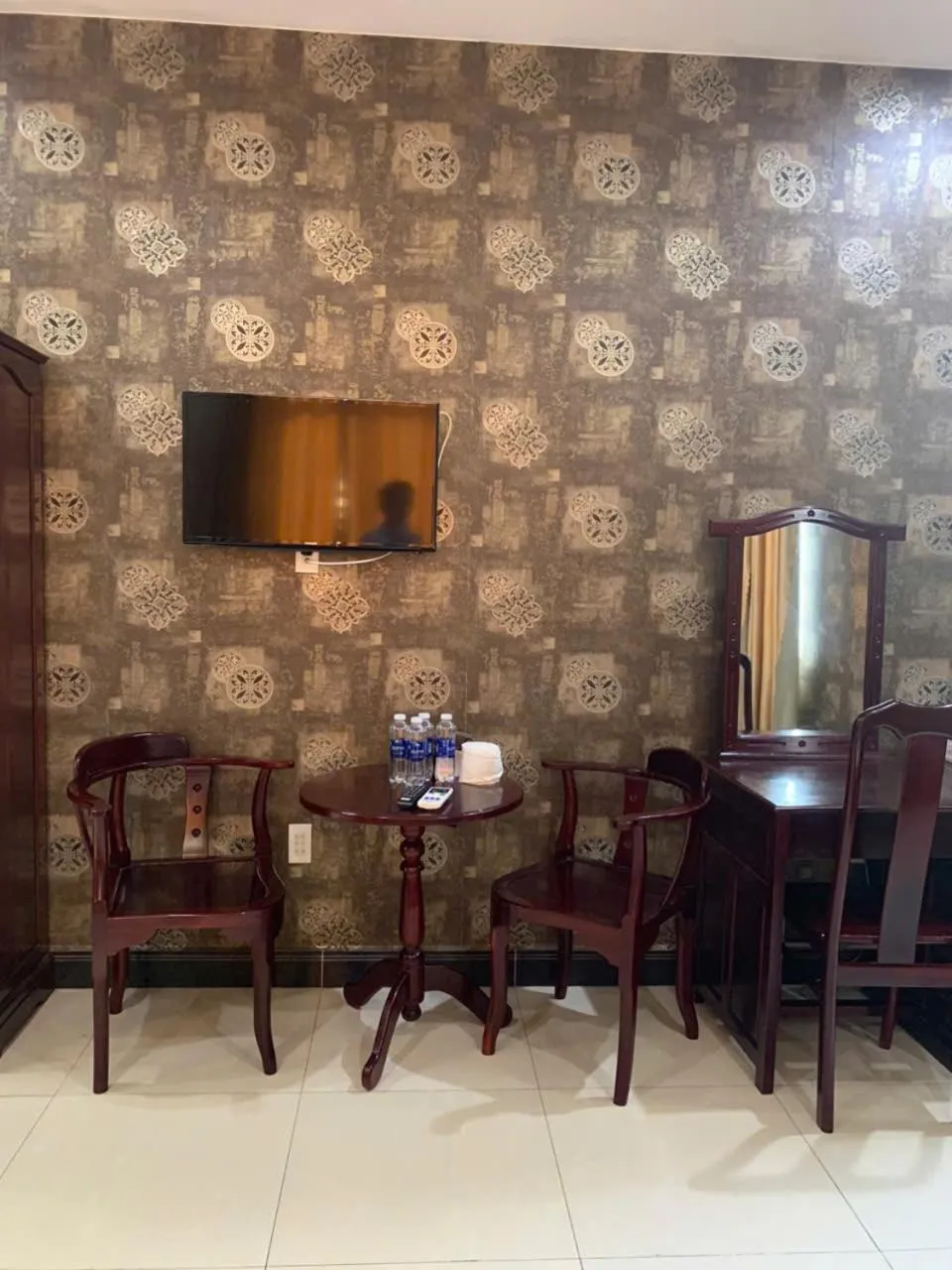 Thi Long Phụng Hotel