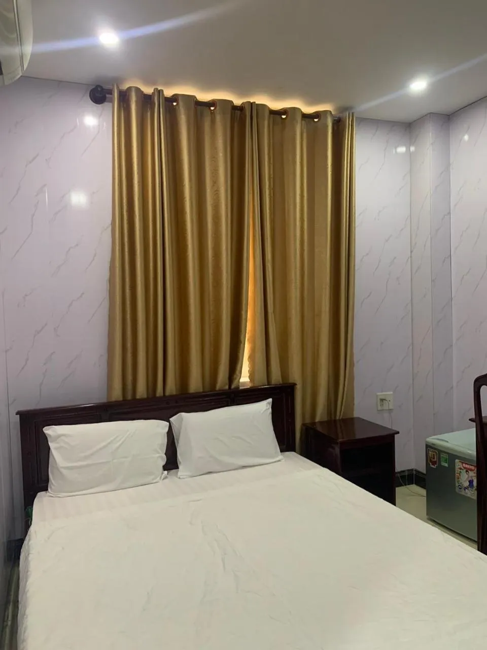 Bed in Thi Long Phụng Hotel