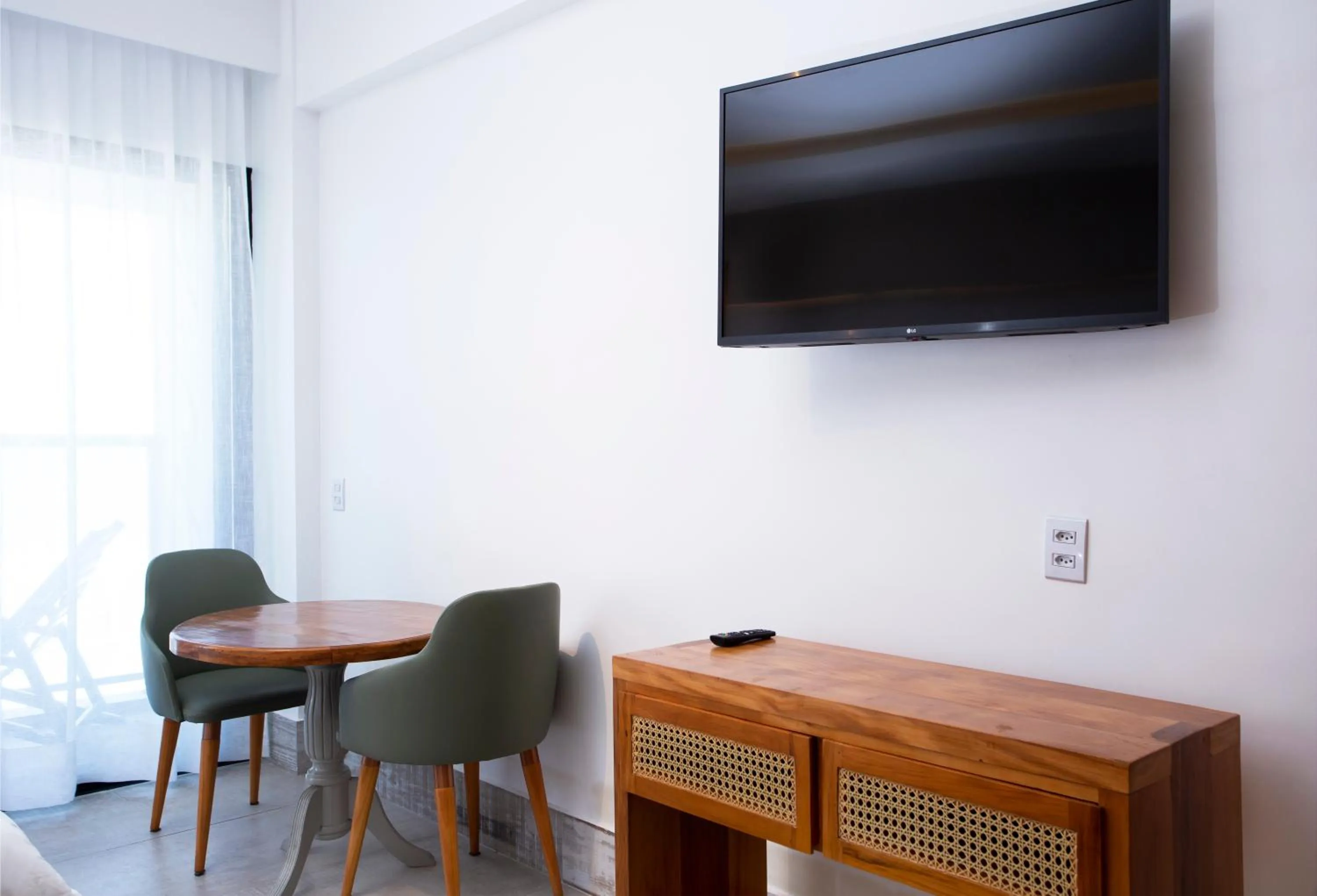 TV and multimedia in Hotel Village Enseada