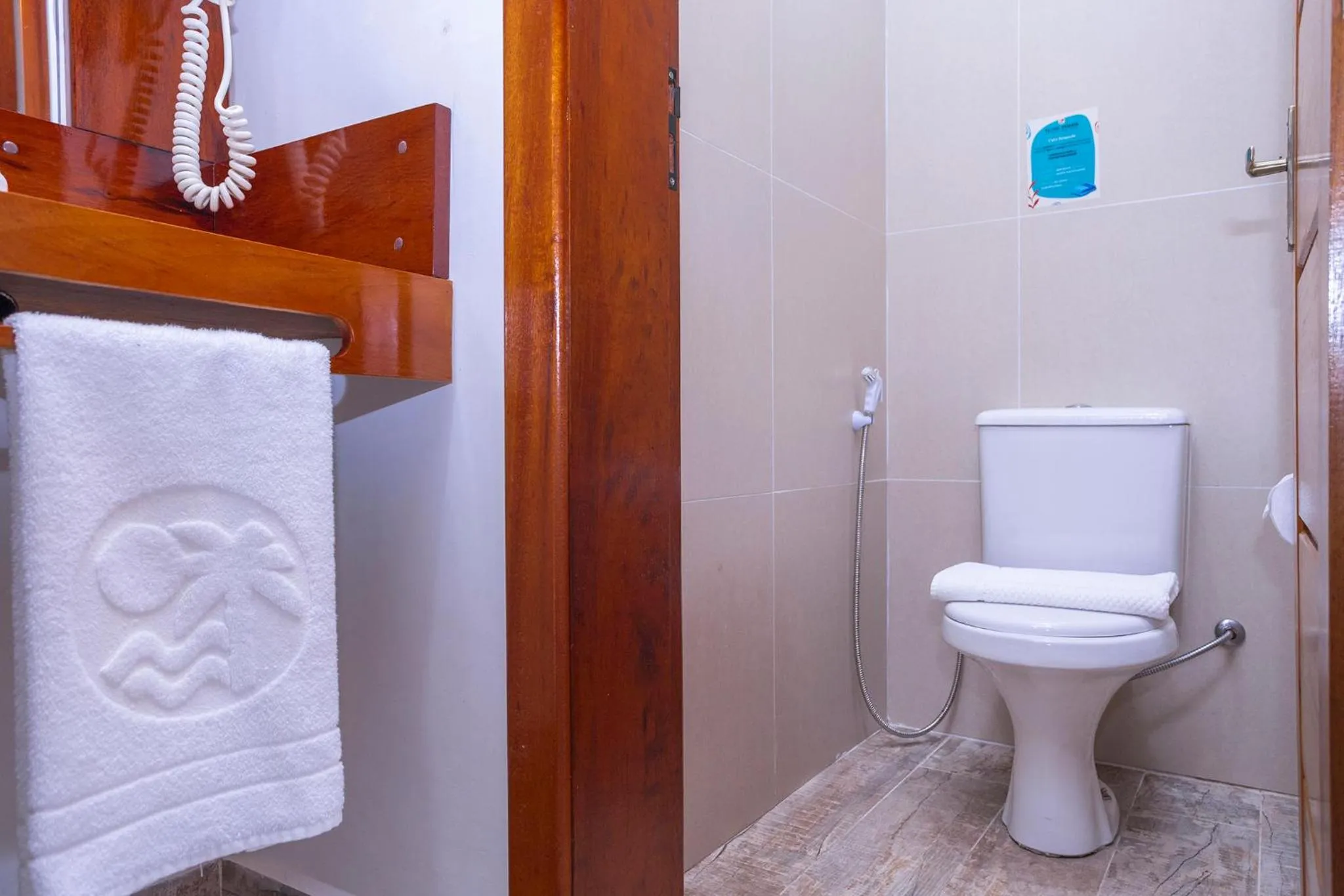 Toilet in Hotel Village Enseada