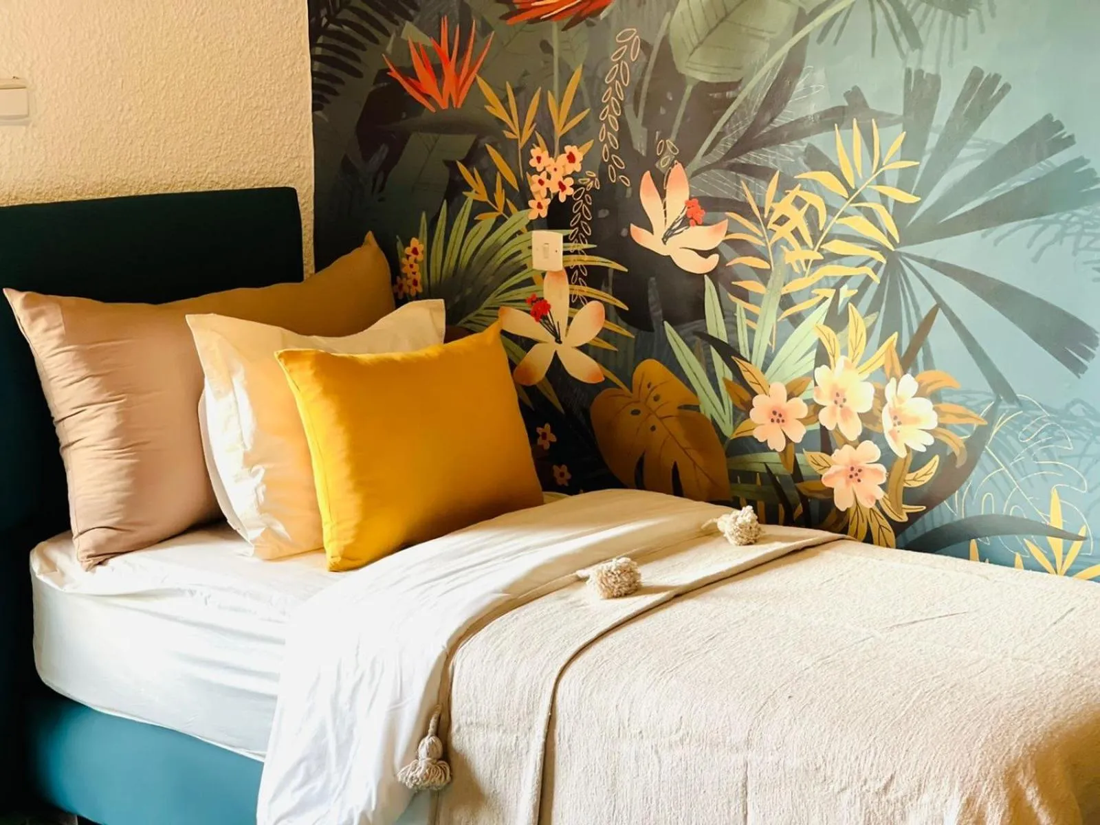 Bedroom, Bed in La Vie En Rose - Horses & Dogs House