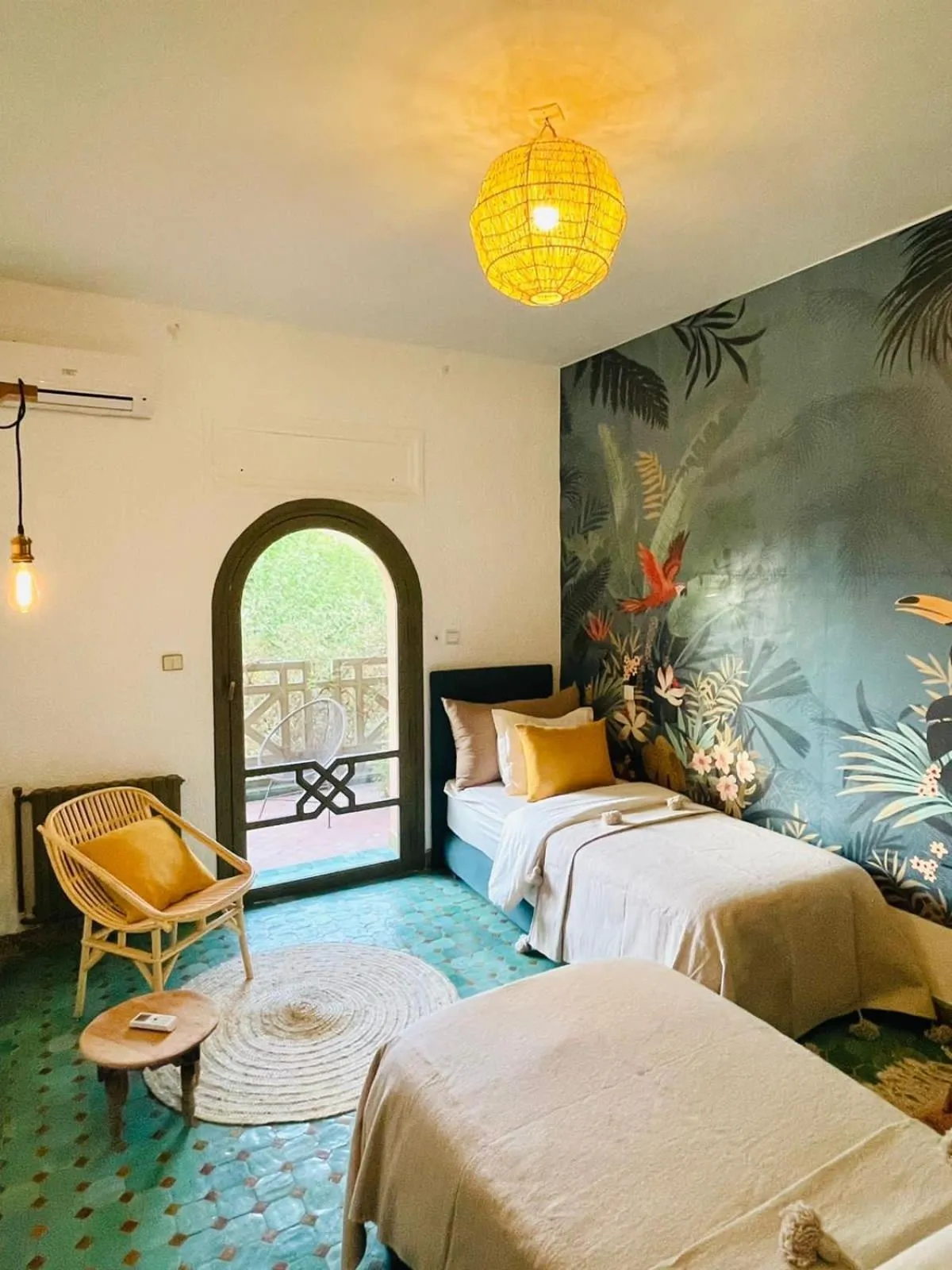 Balcony/Terrace, Bed in La Vie En Rose - Horses & Dogs House