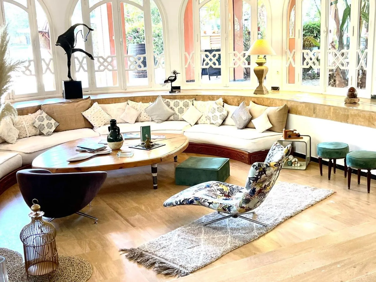 Living room in La Vie En Rose - Horses & Dogs House