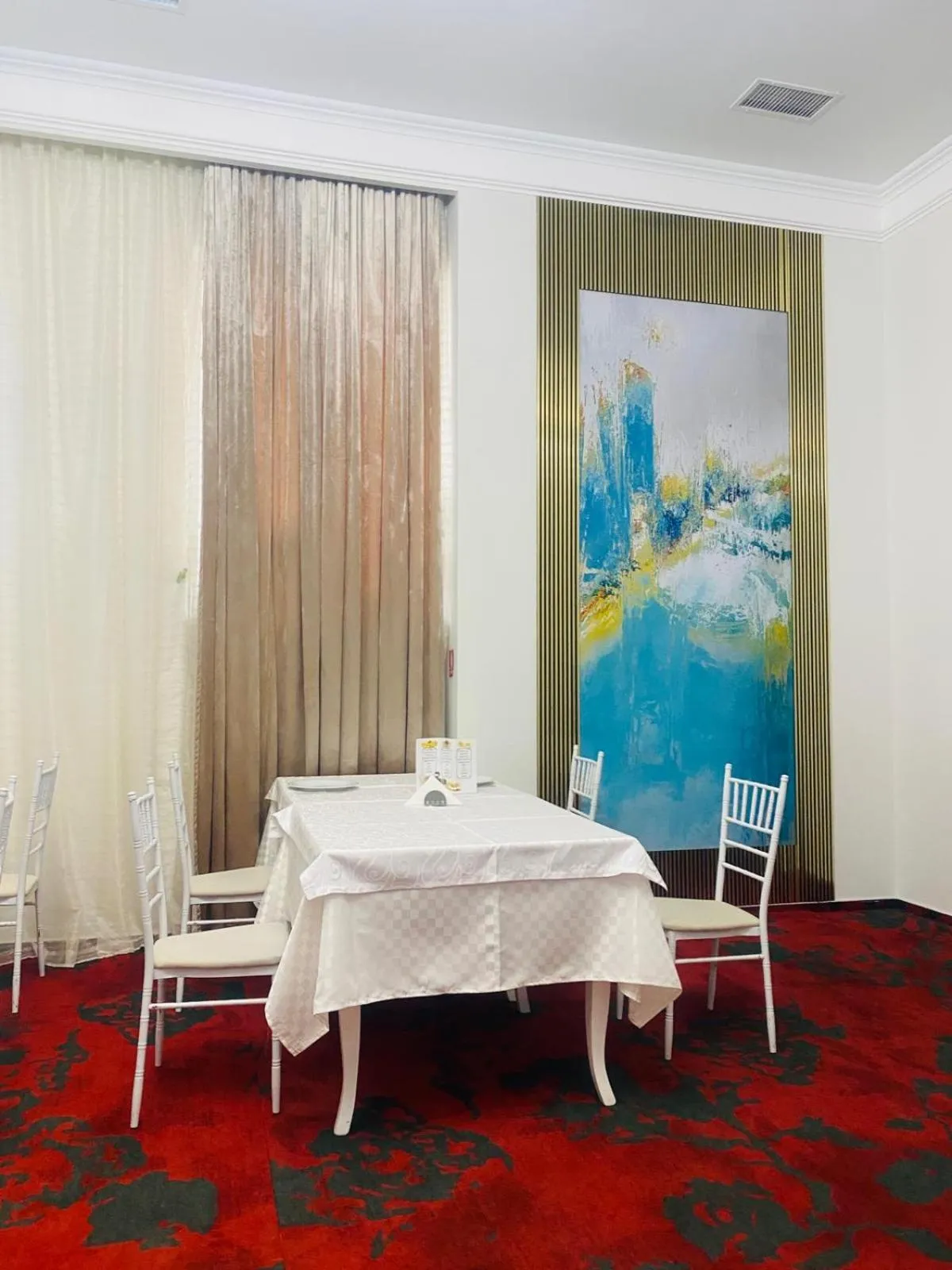 Restaurant/places to eat in Hostel Orhideea