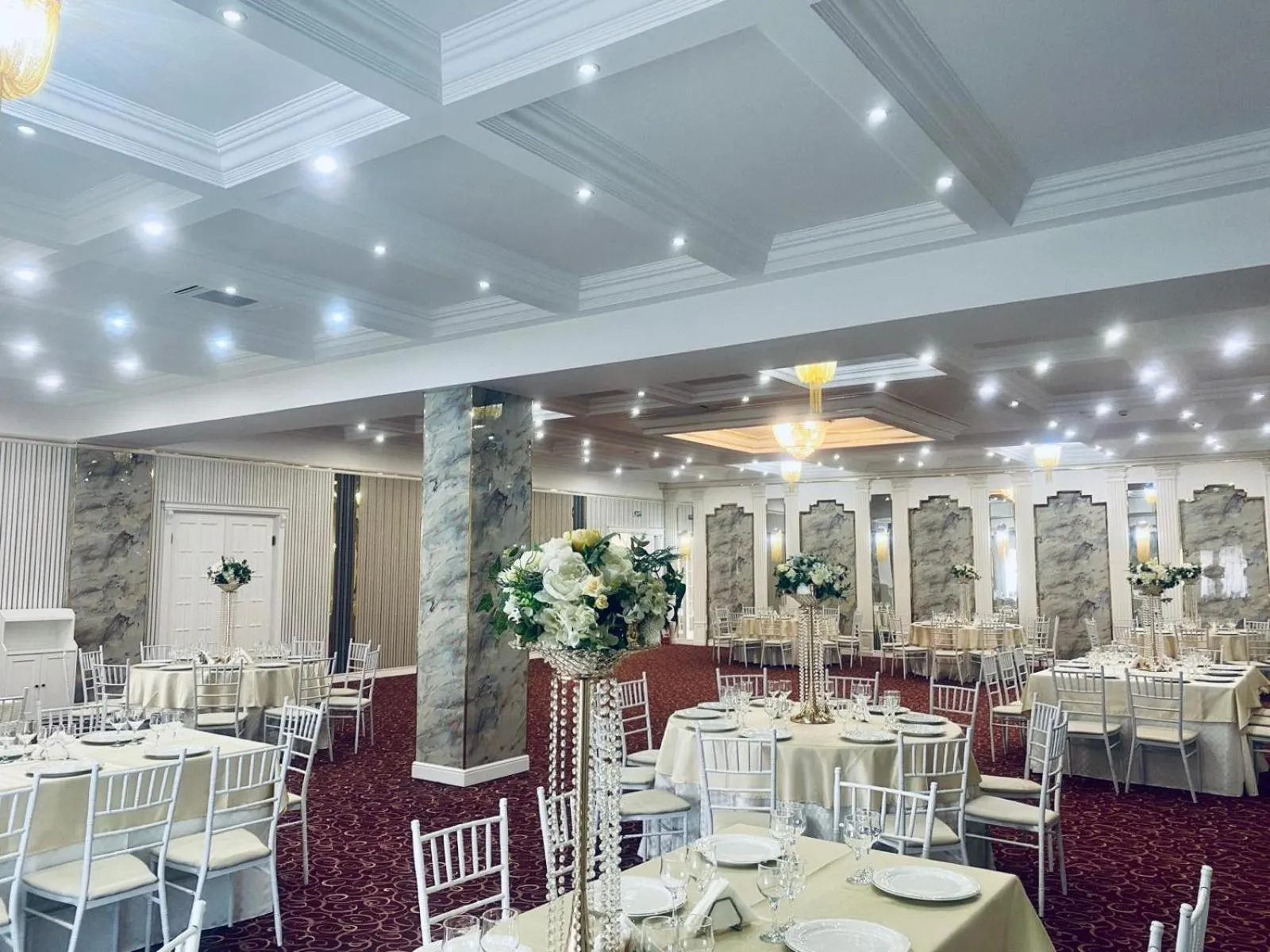 Restaurant/places to eat in Hostel Orhideea