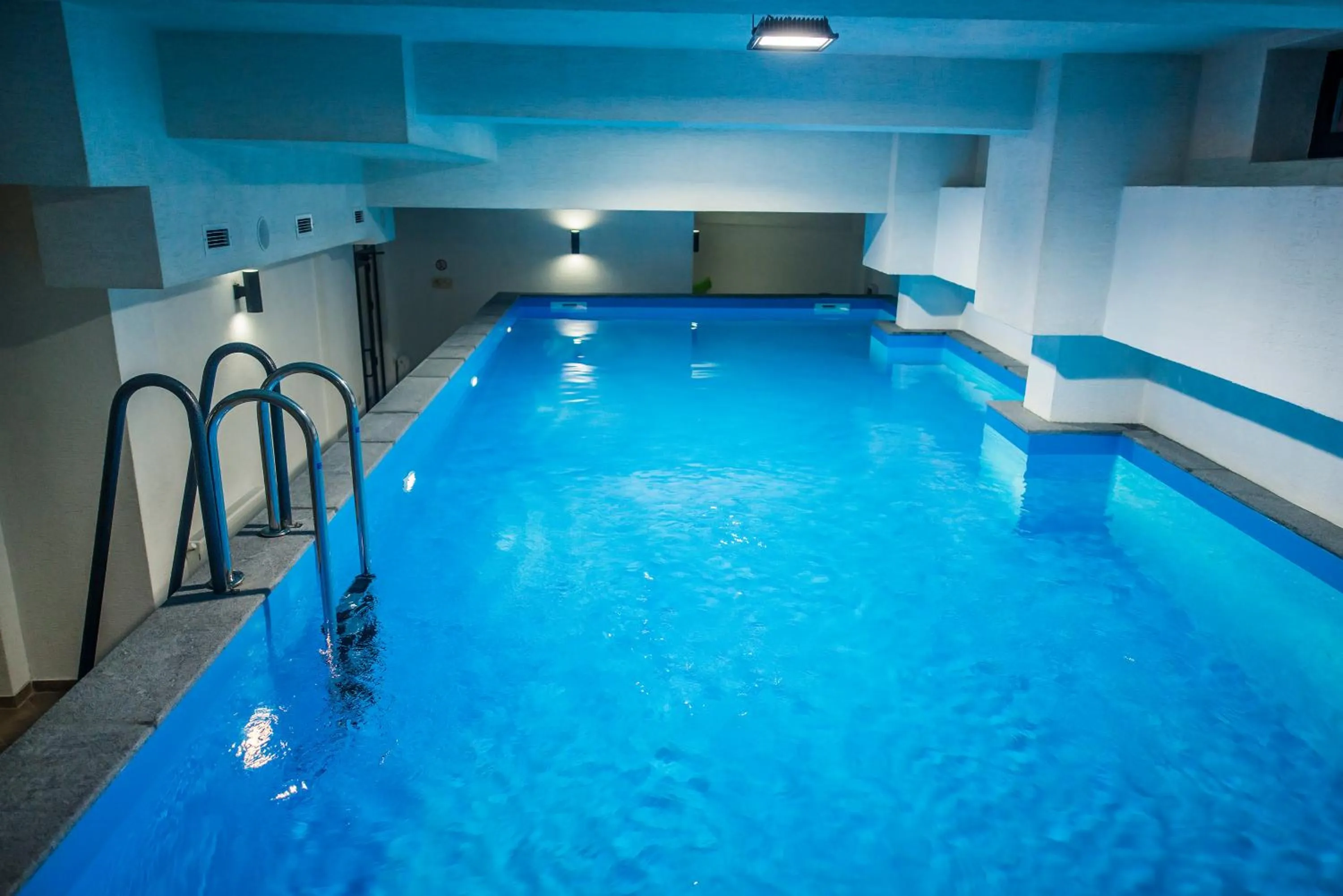 Swimming pool in Tbilisi Inn