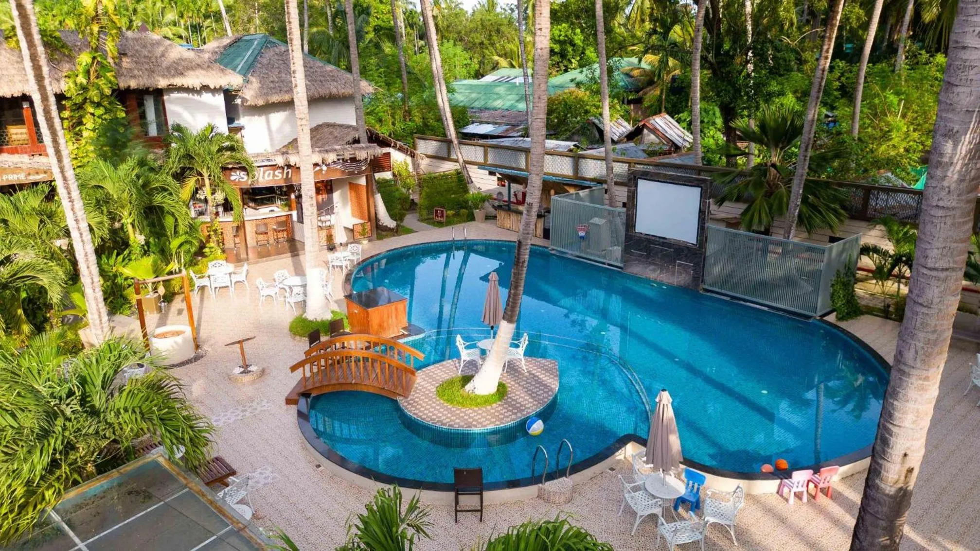 Swimming pool in Coral Reef Resort & Spa, Havelock
