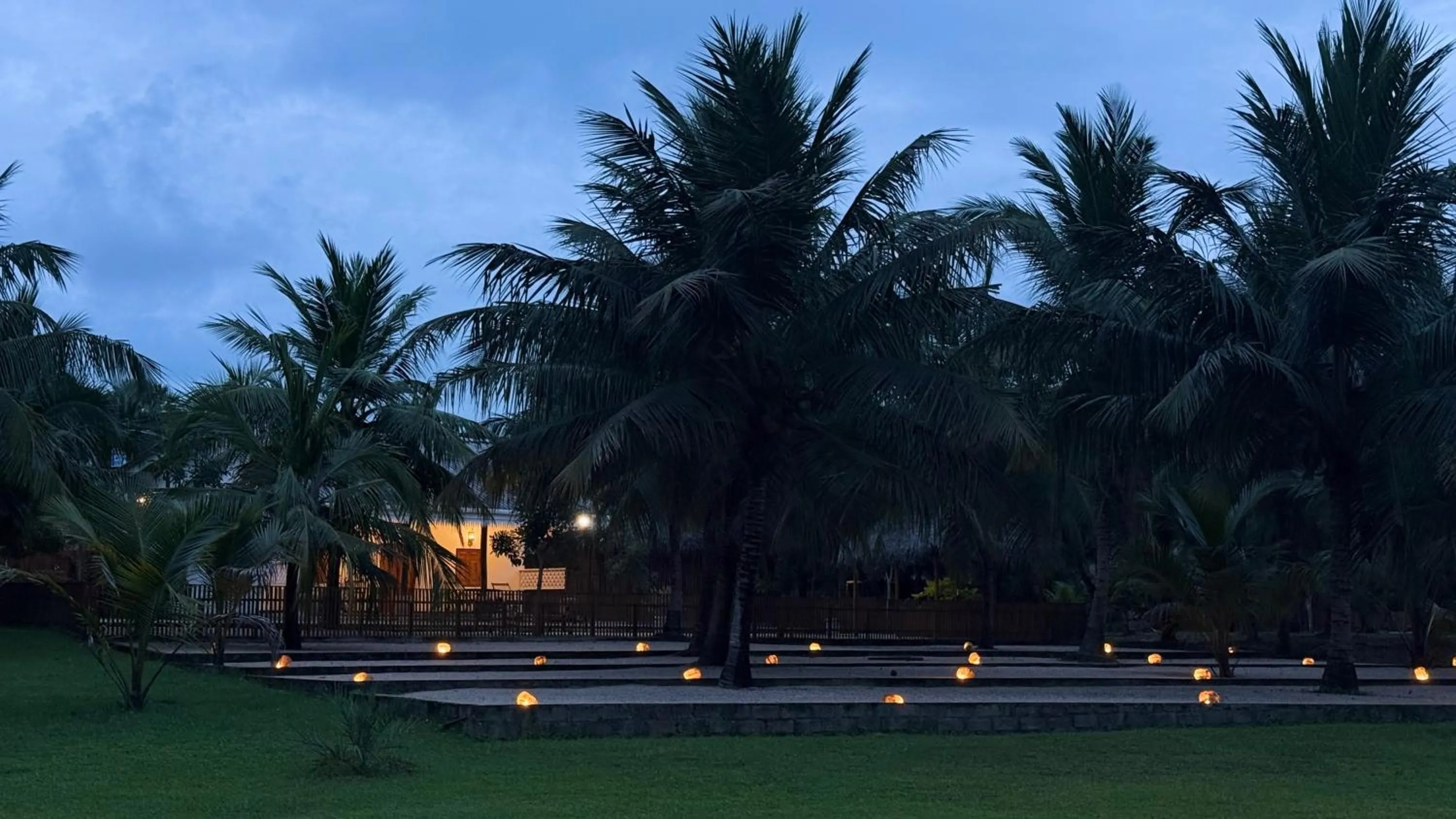 Night in The Cove Pasikuda - Eco Resort