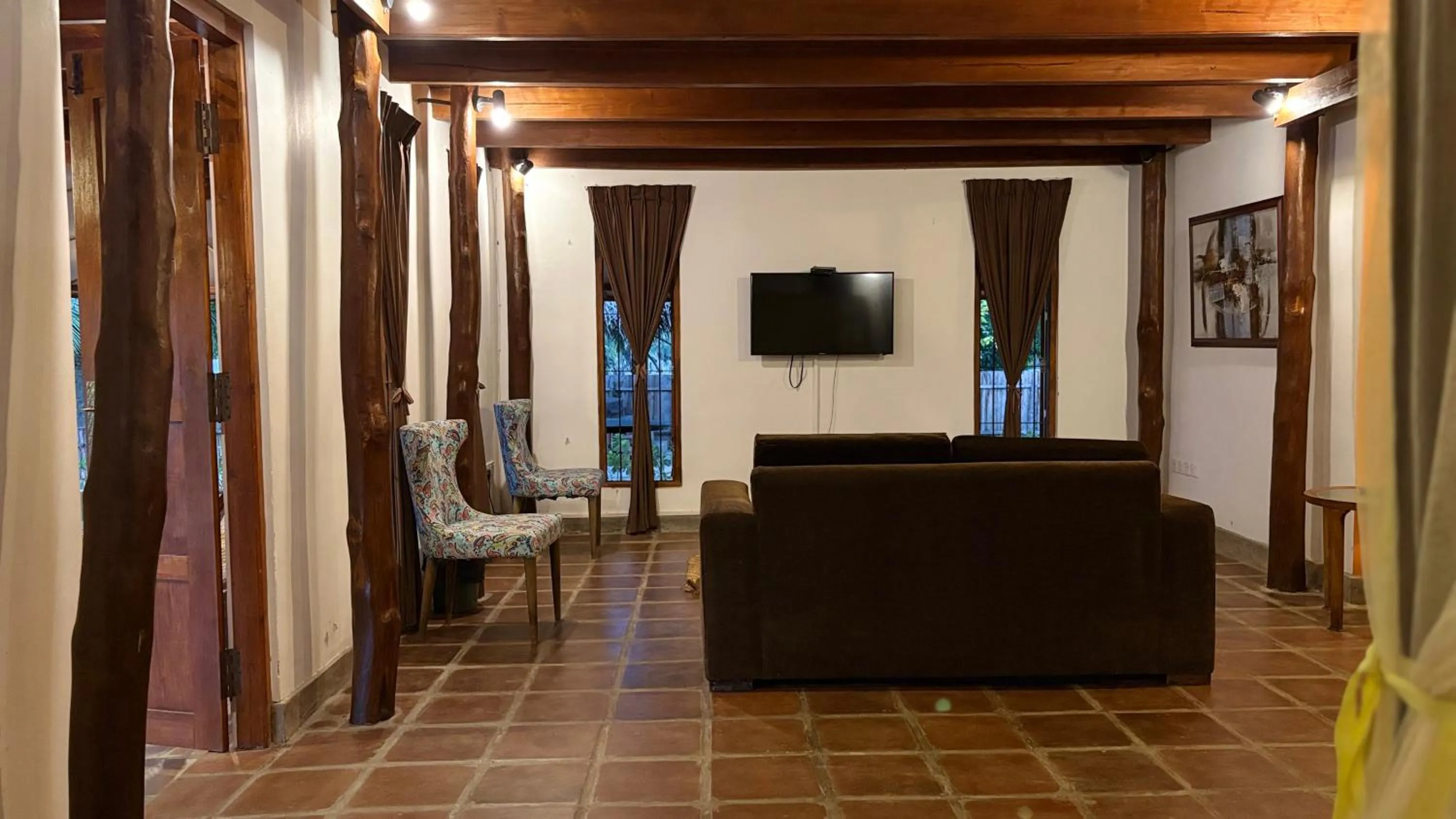 Communal lounge/ TV room in The Cove Pasikuda - Eco Resort