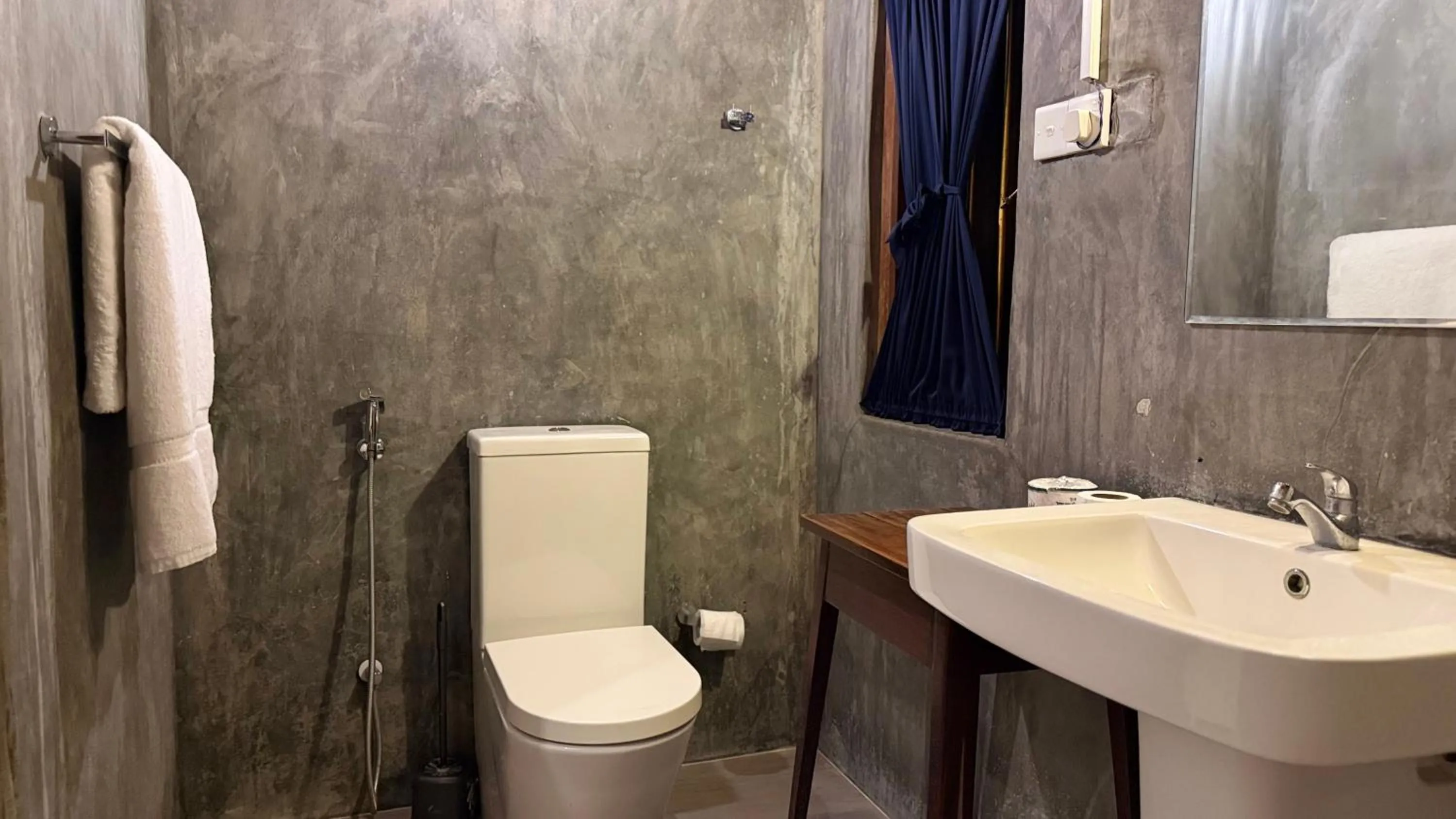 Shower in The Cove Pasikuda - Eco Resort