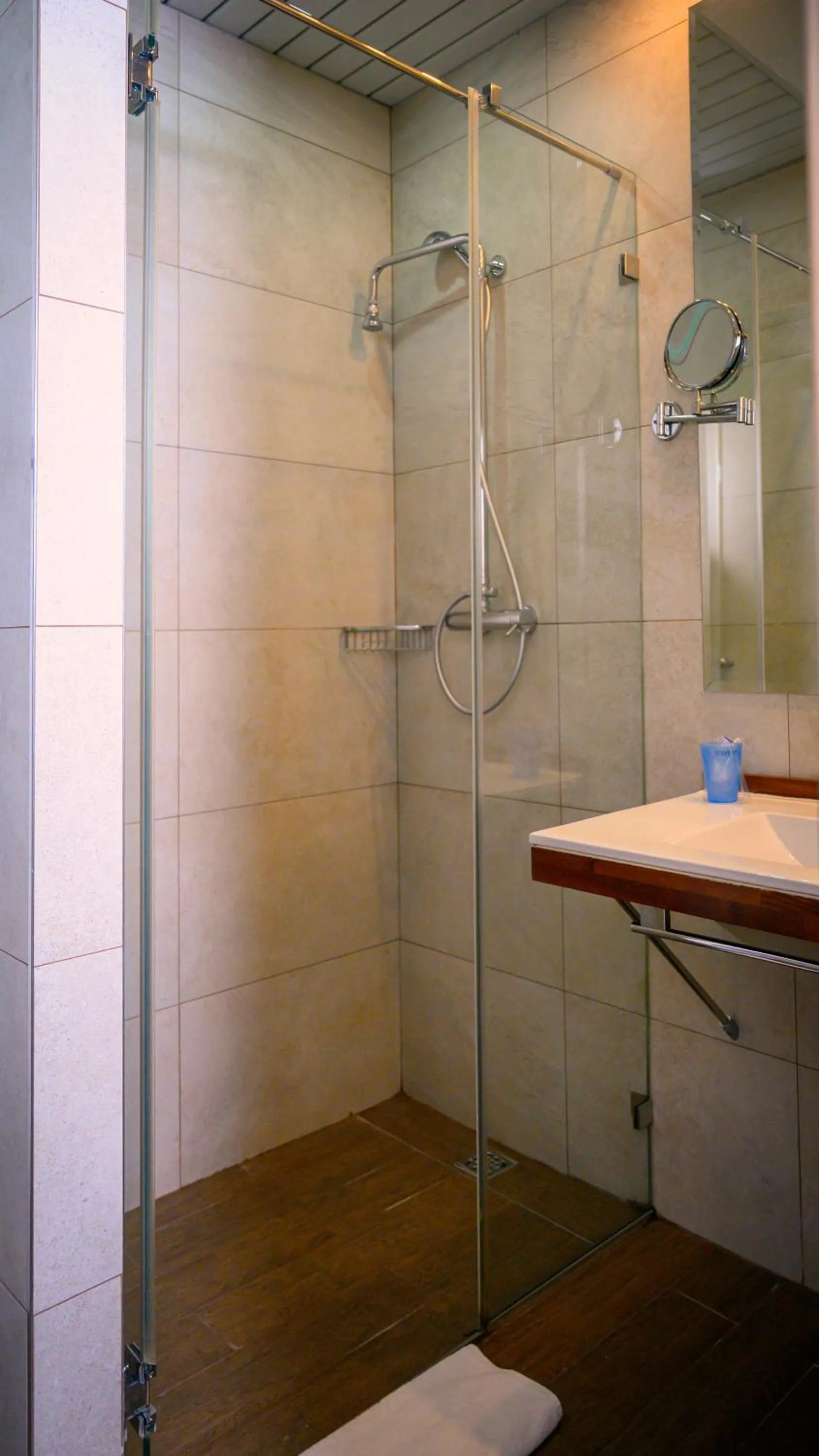 Shower in Five Points Square - City Center