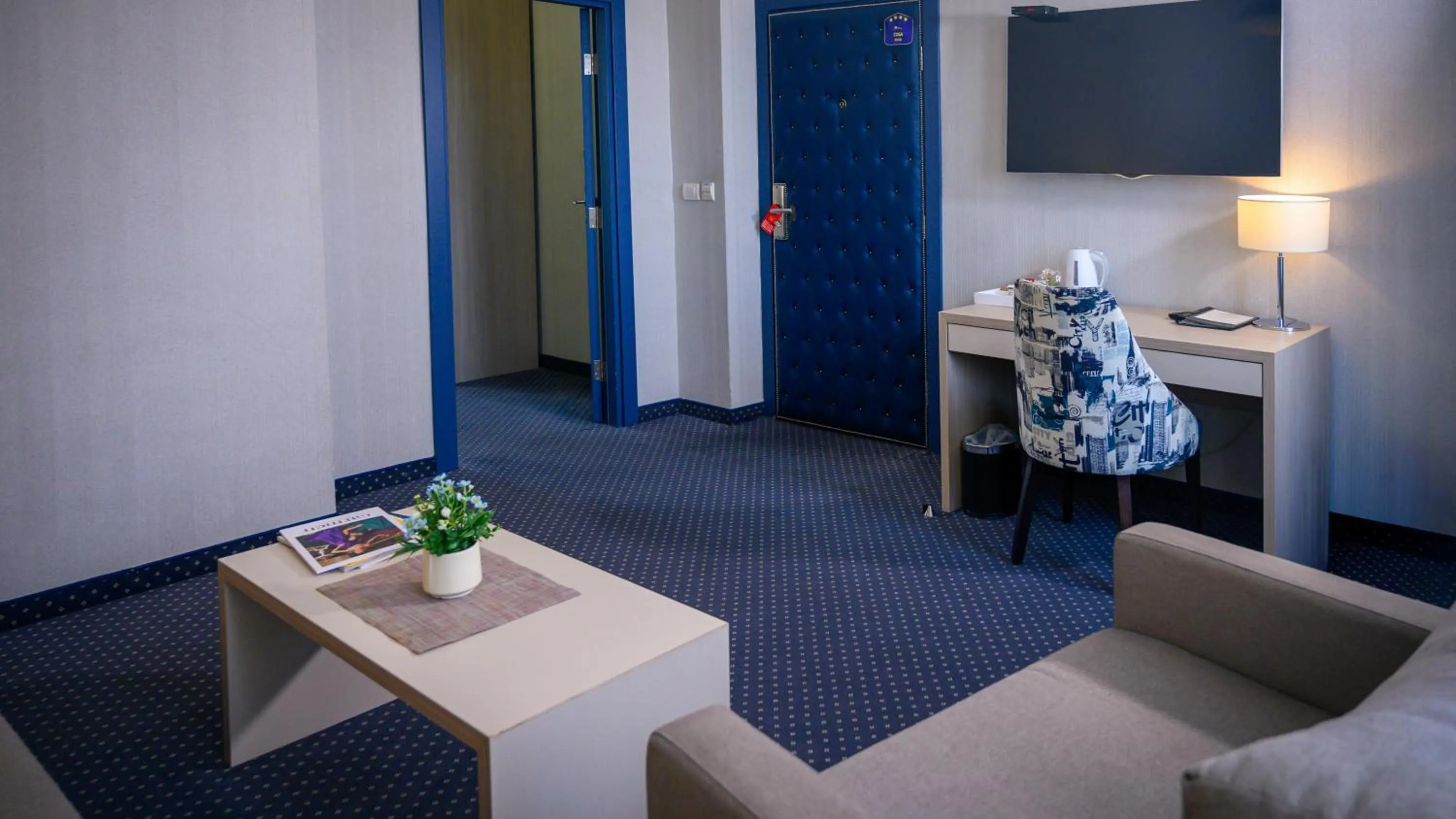 TV and multimedia in Five Points Square - City Center