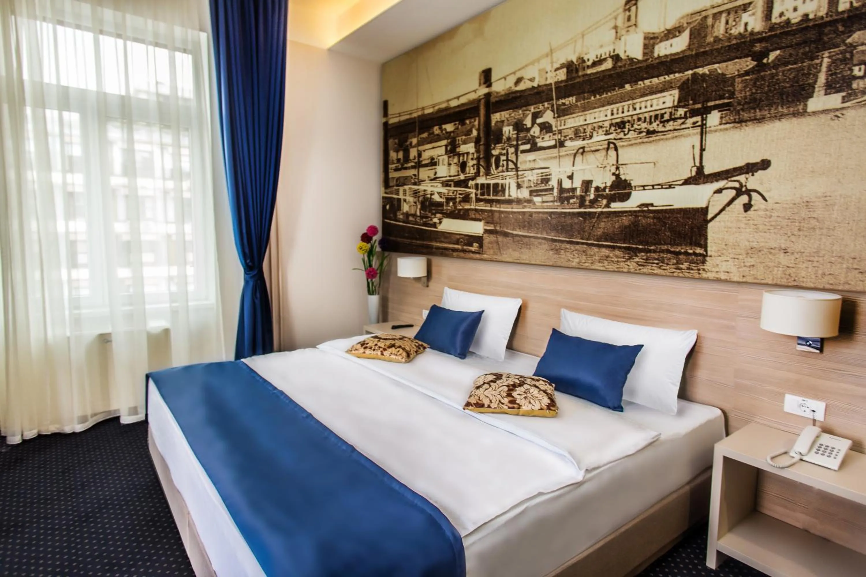 Bed in Five Points Square - City Center