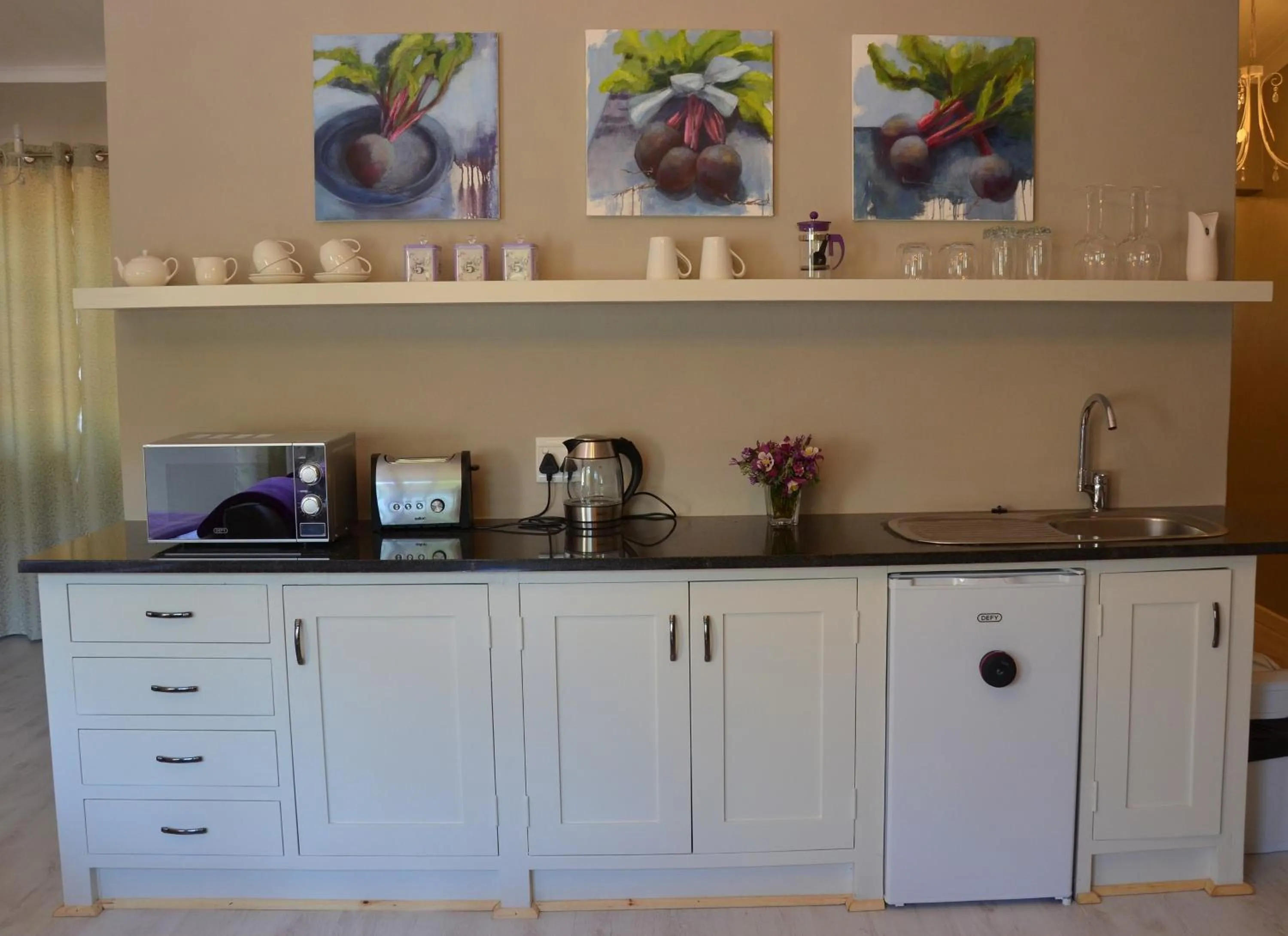 Kitchen or kitchenette in By The Way Guesthouse