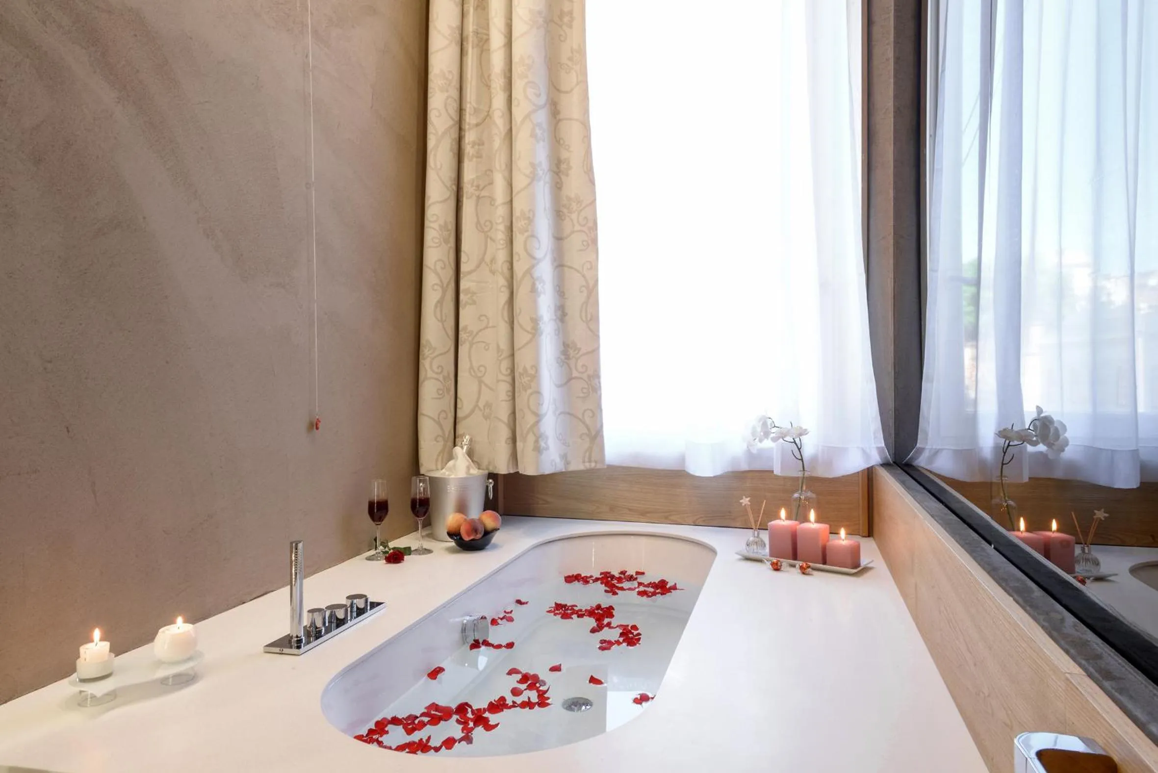 Bathroom in Sun Suite Luxury Pantheon