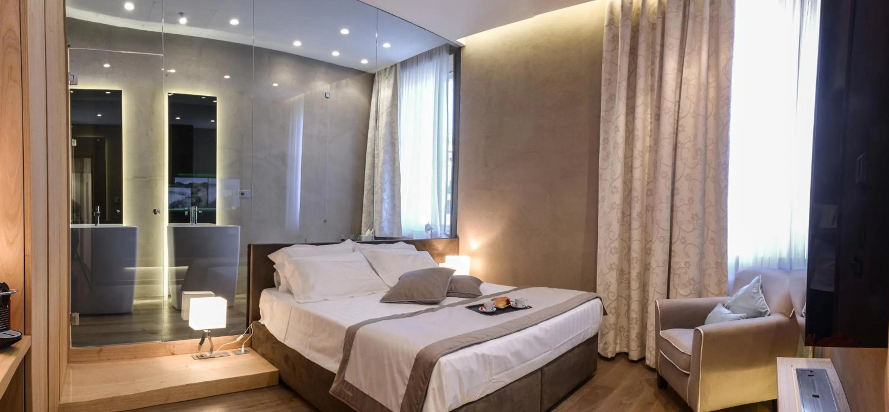 Bedroom in Sun Suite Luxury Pantheon