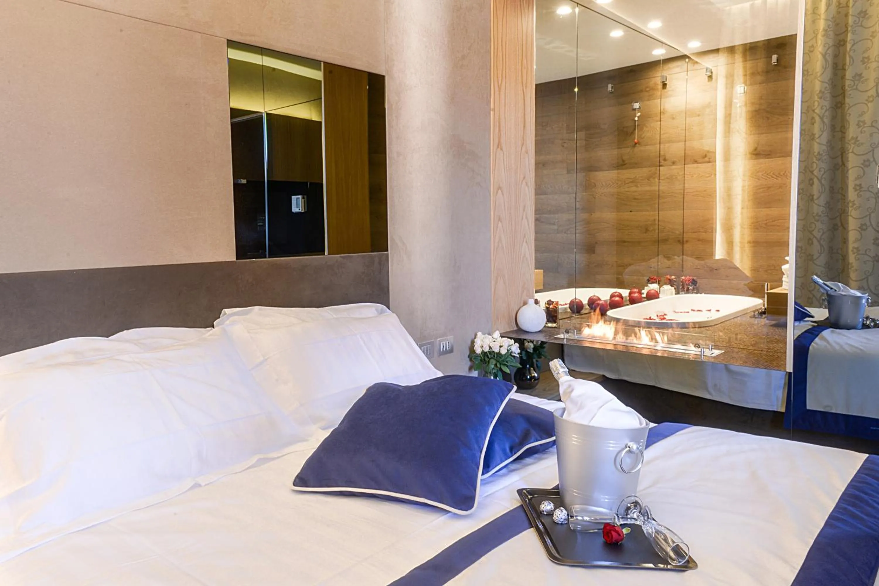 Photo of the whole room in Sun Suite Luxury Pantheon