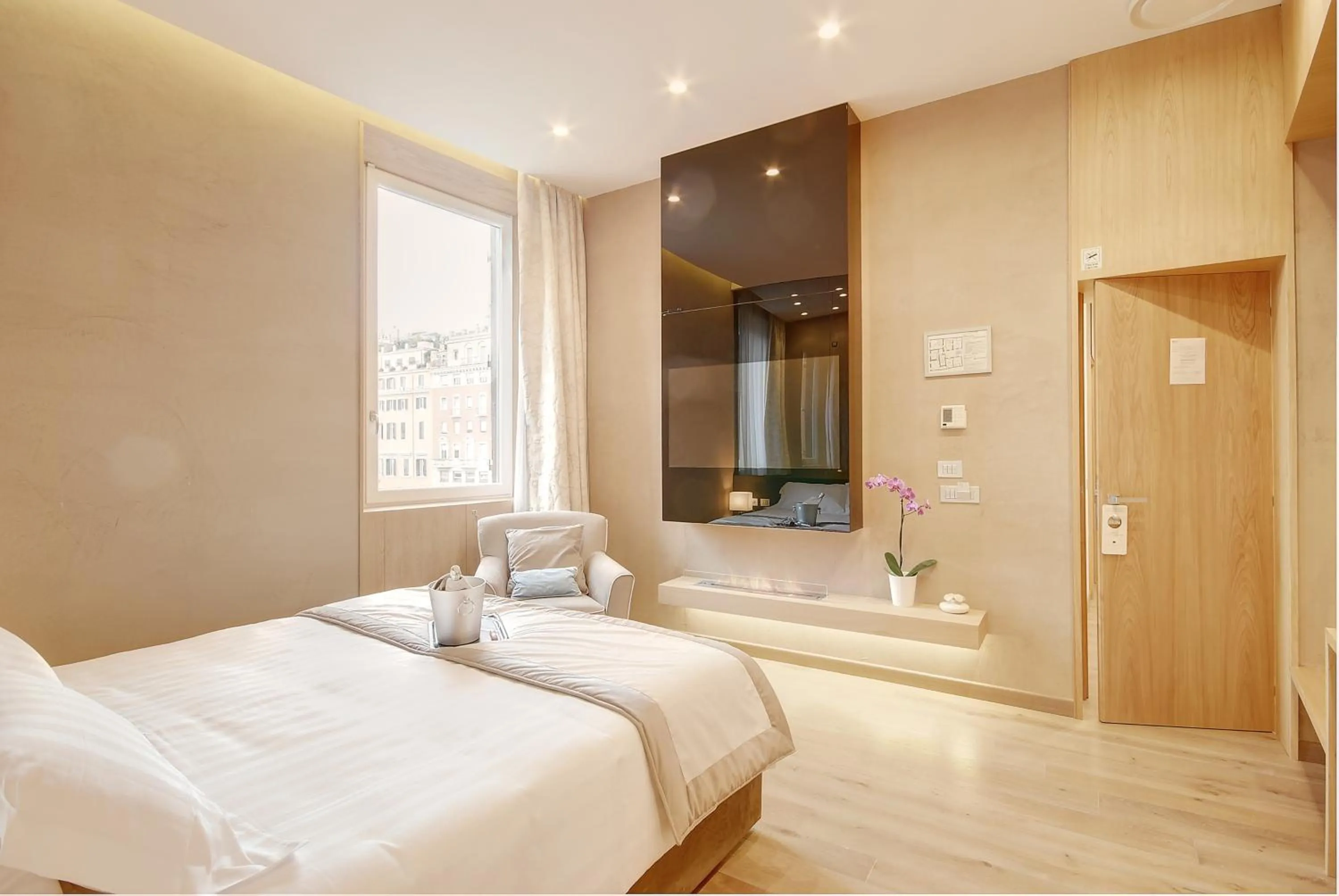 Bedroom in Sun Suite Luxury Pantheon
