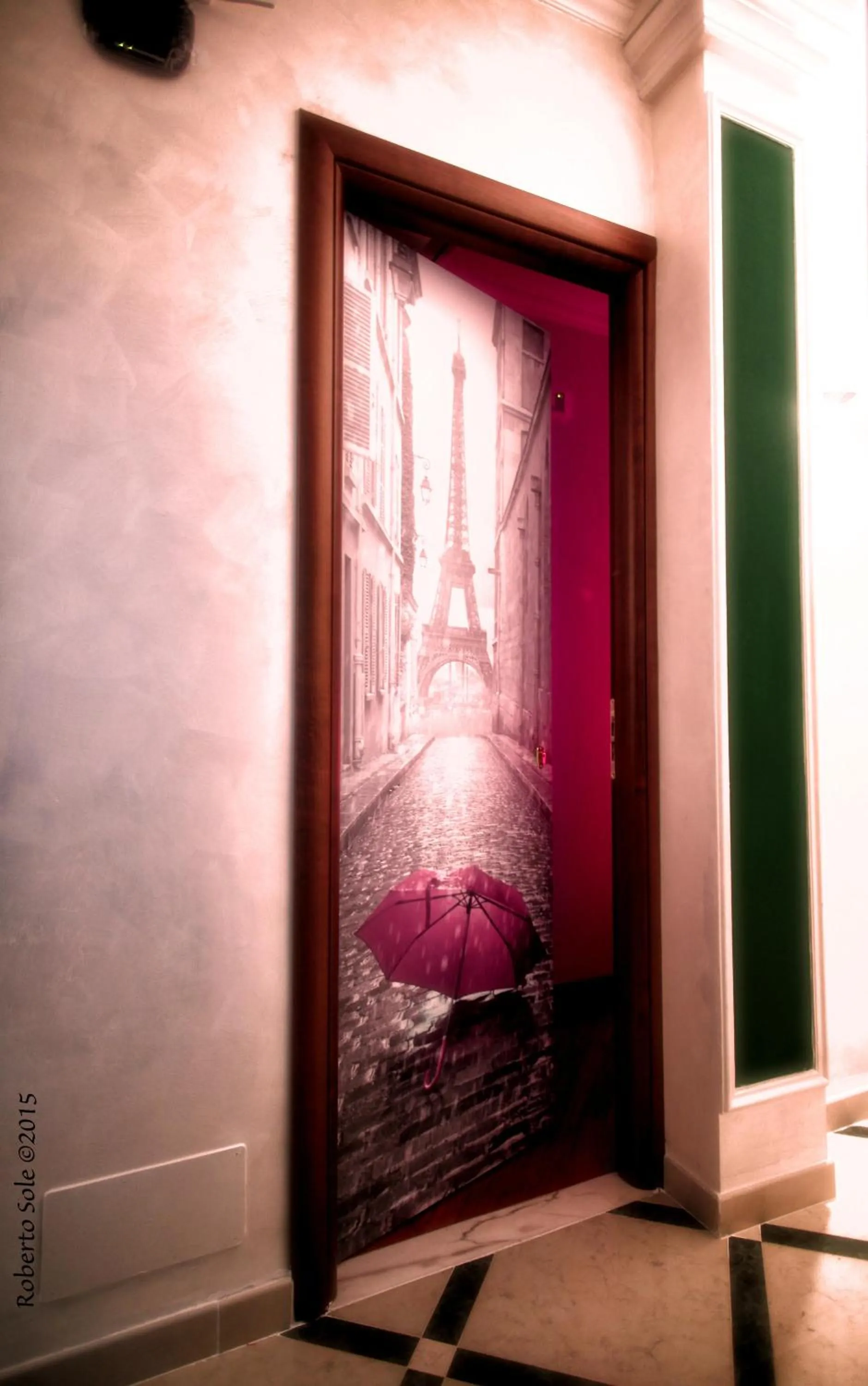 Decorative detail in Il Bacio e La Nocciola