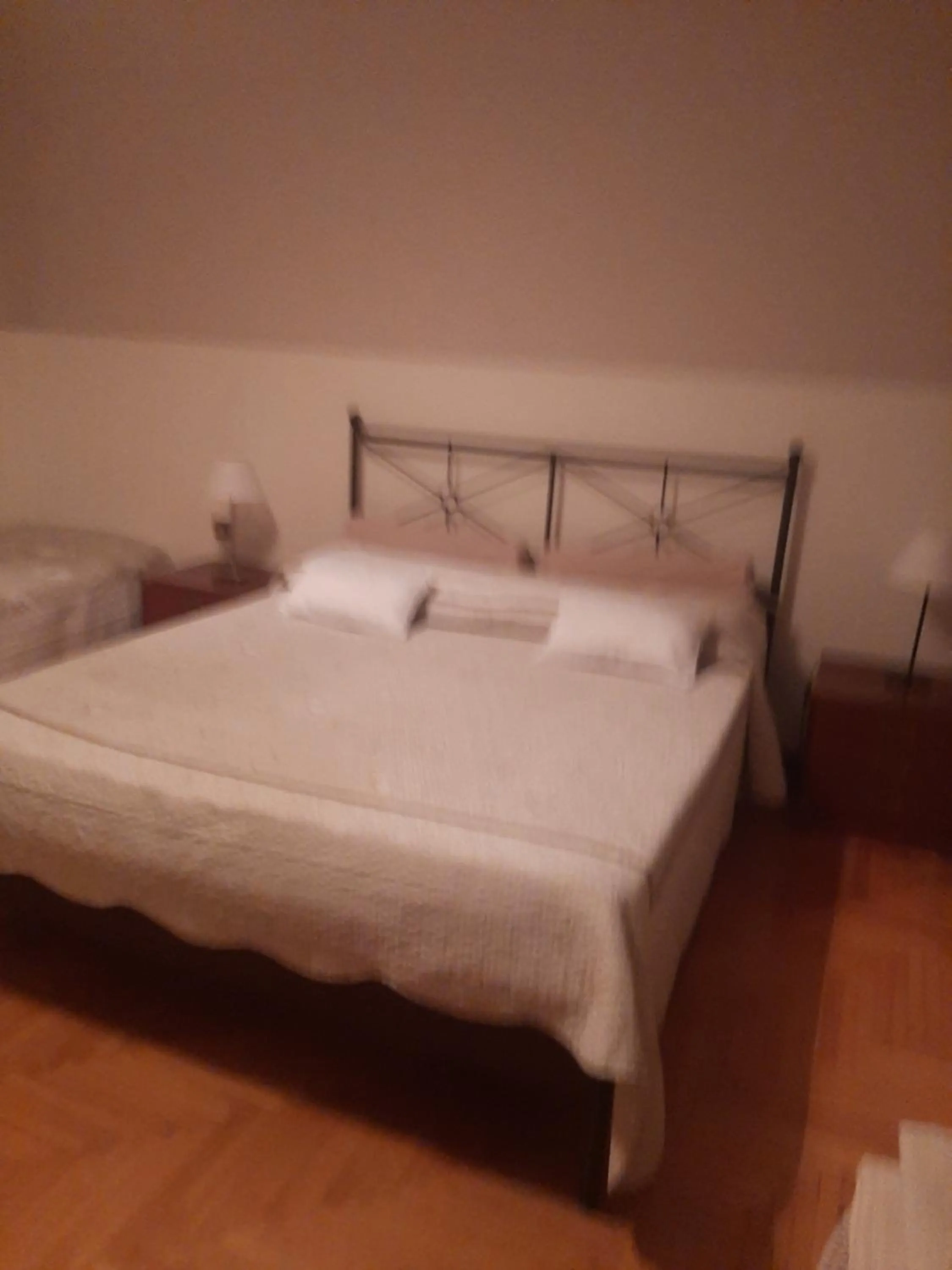 Bed in Travellers Lodge Bed & Rooms