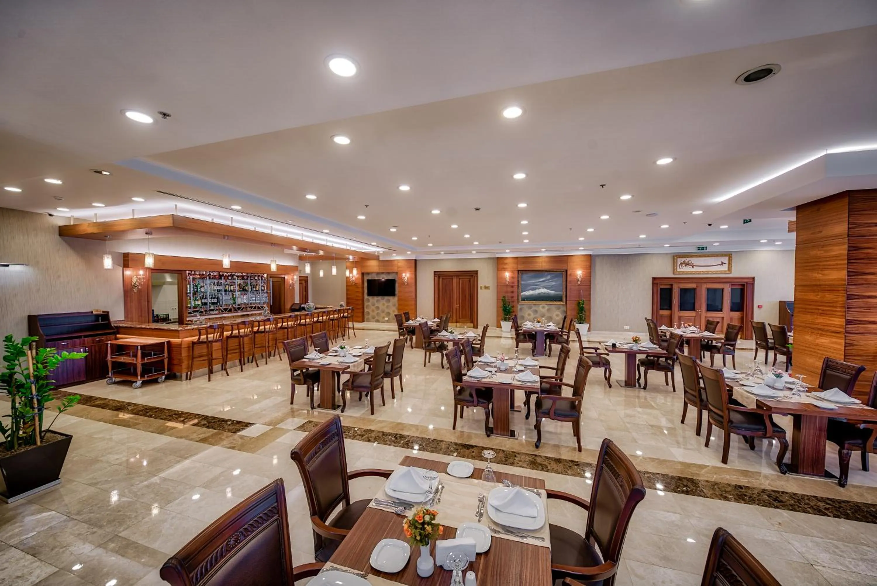 Restaurant/places to eat in Atakosk Group Hotels