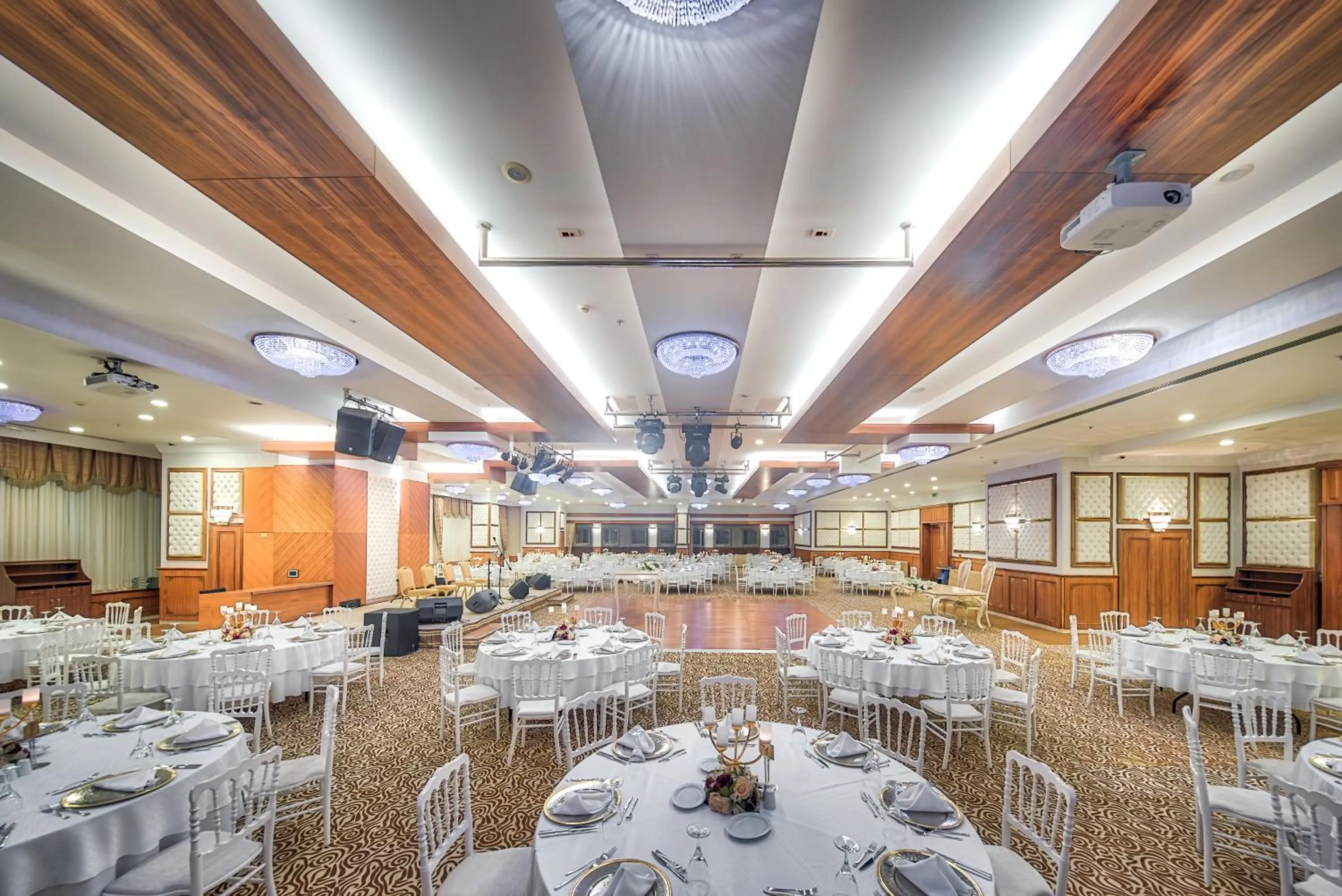 Banquet/Function facilities in Atakosk Group Hotels