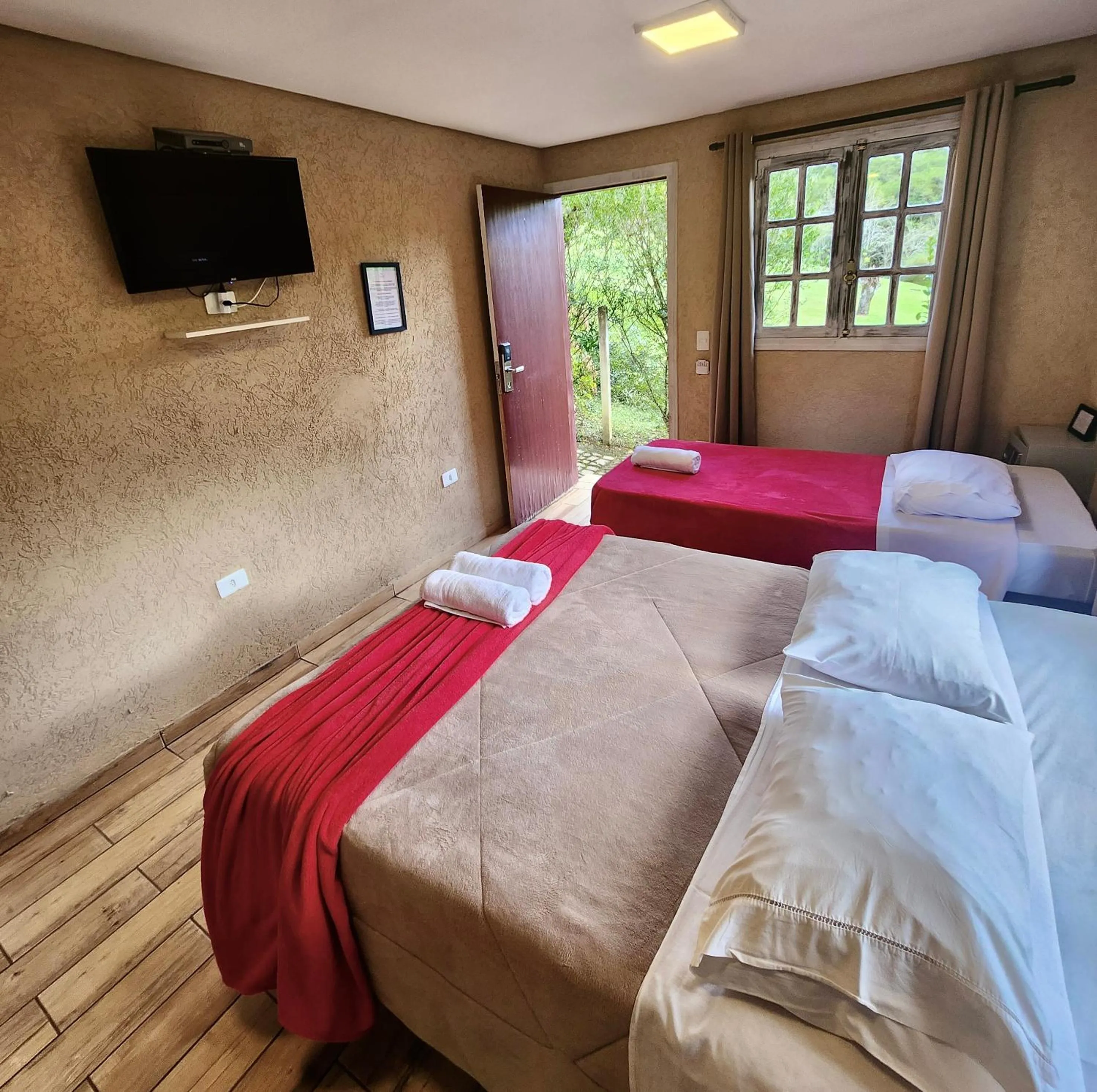 Bedroom, Bed in Villa Vintage Campos - Piscina e opções de suites com hidromassagem