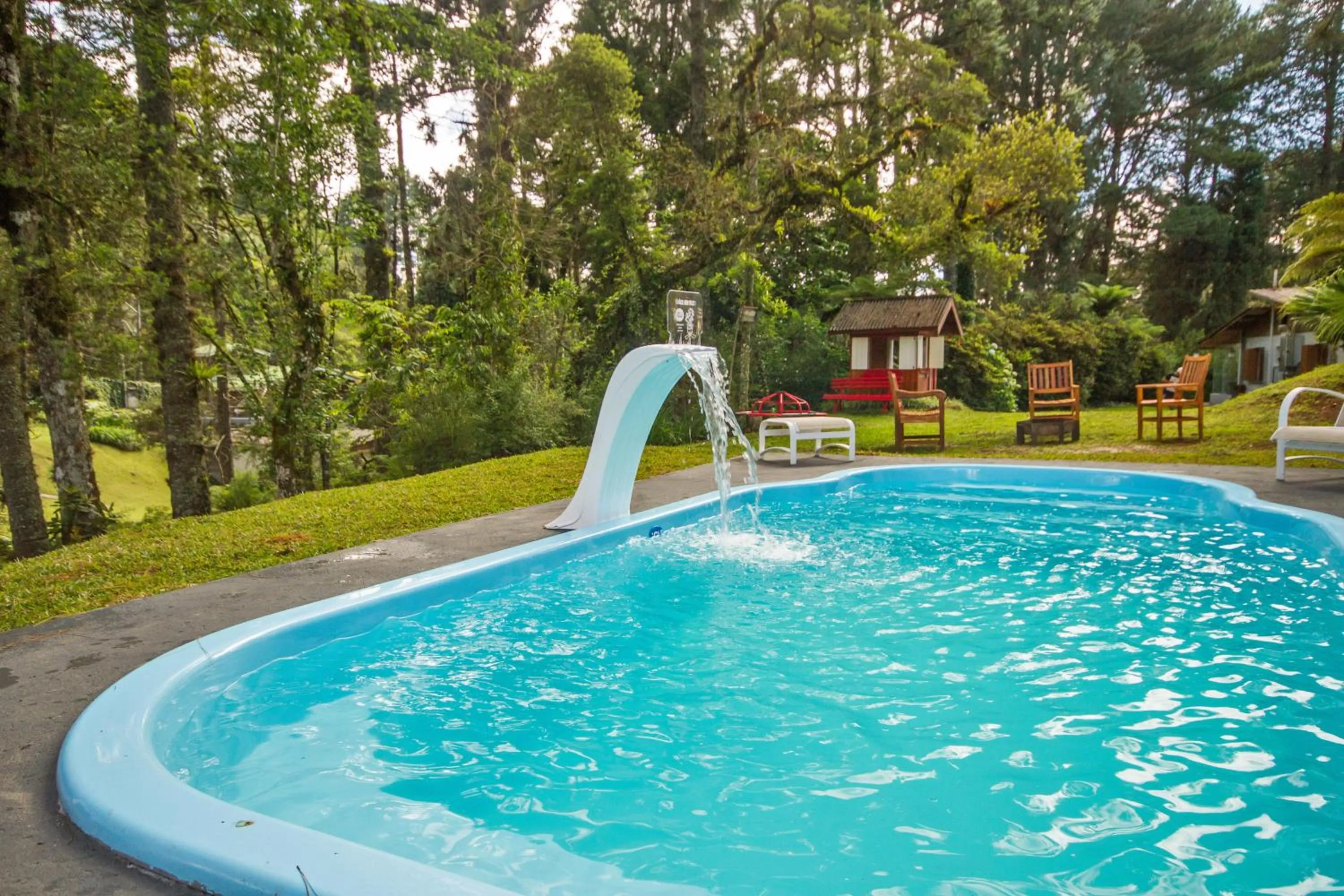 Garden view in Villa Vintage Campos - Piscina e opções de suites com hidromassagem