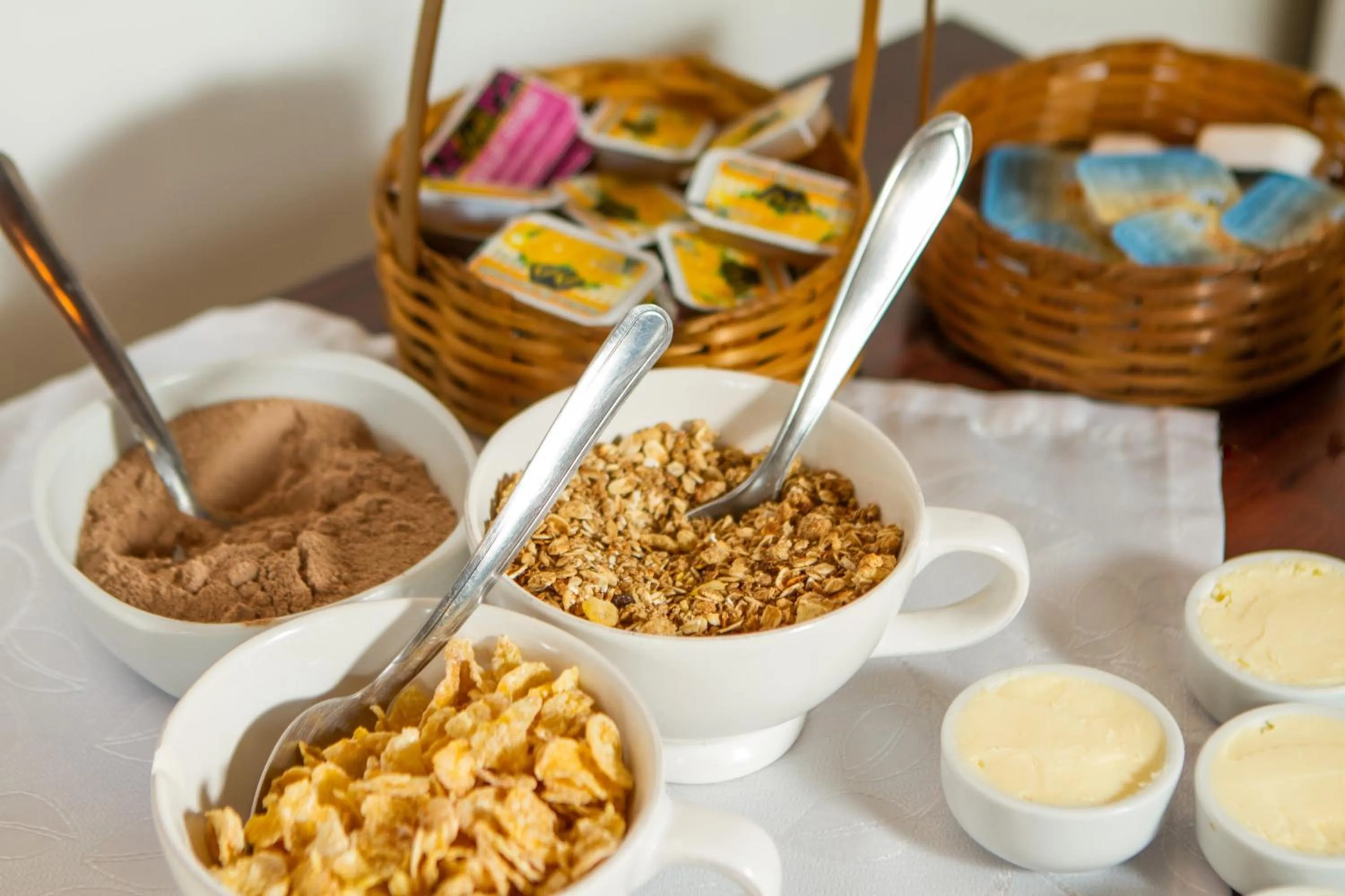 Buffet breakfast in Villa Vintage Campos - Piscina e opções de suites com hidromassagem