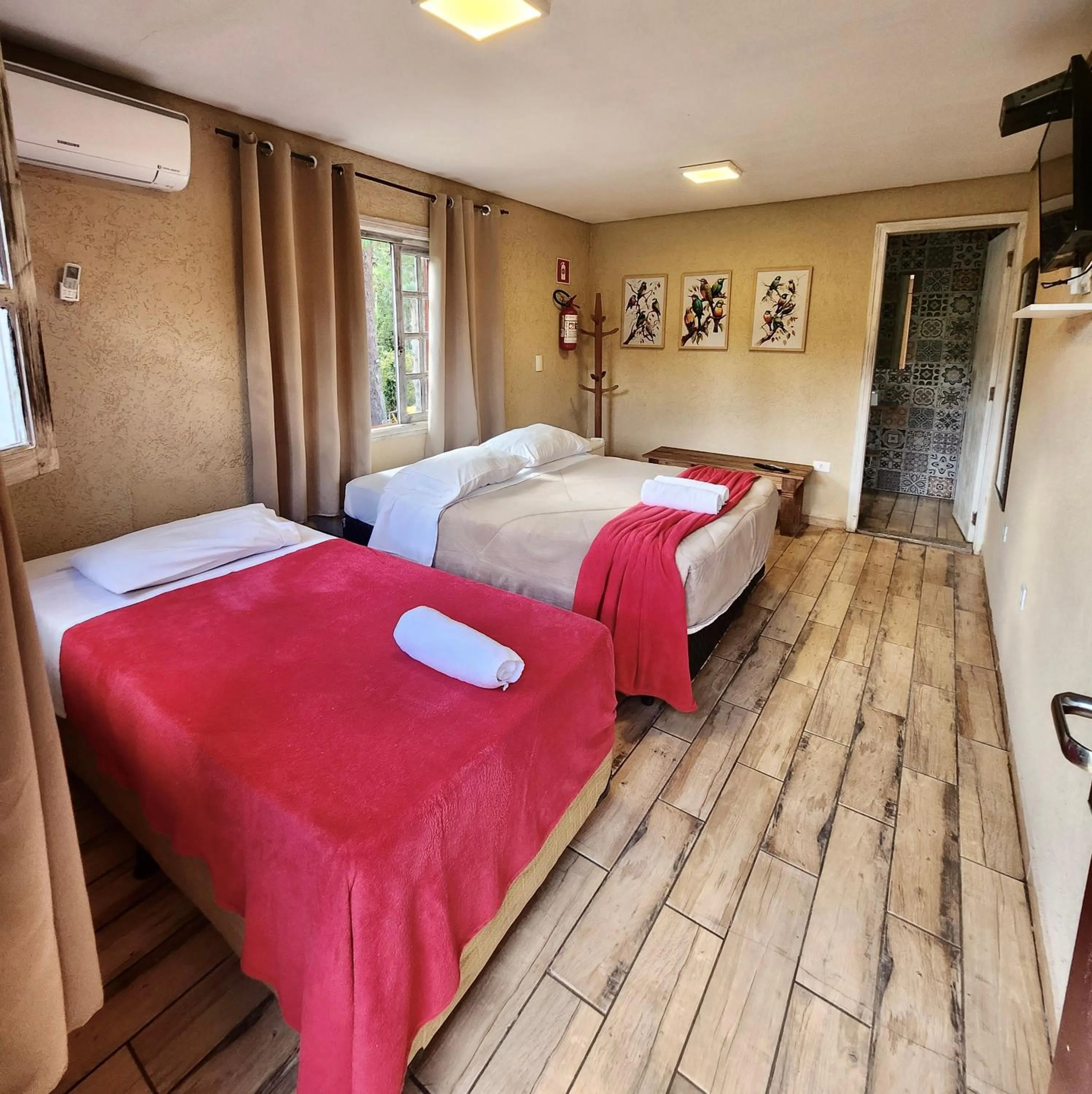 Bedroom, Bed in Villa Vintage Campos - Piscina e opções de suites com hidromassagem