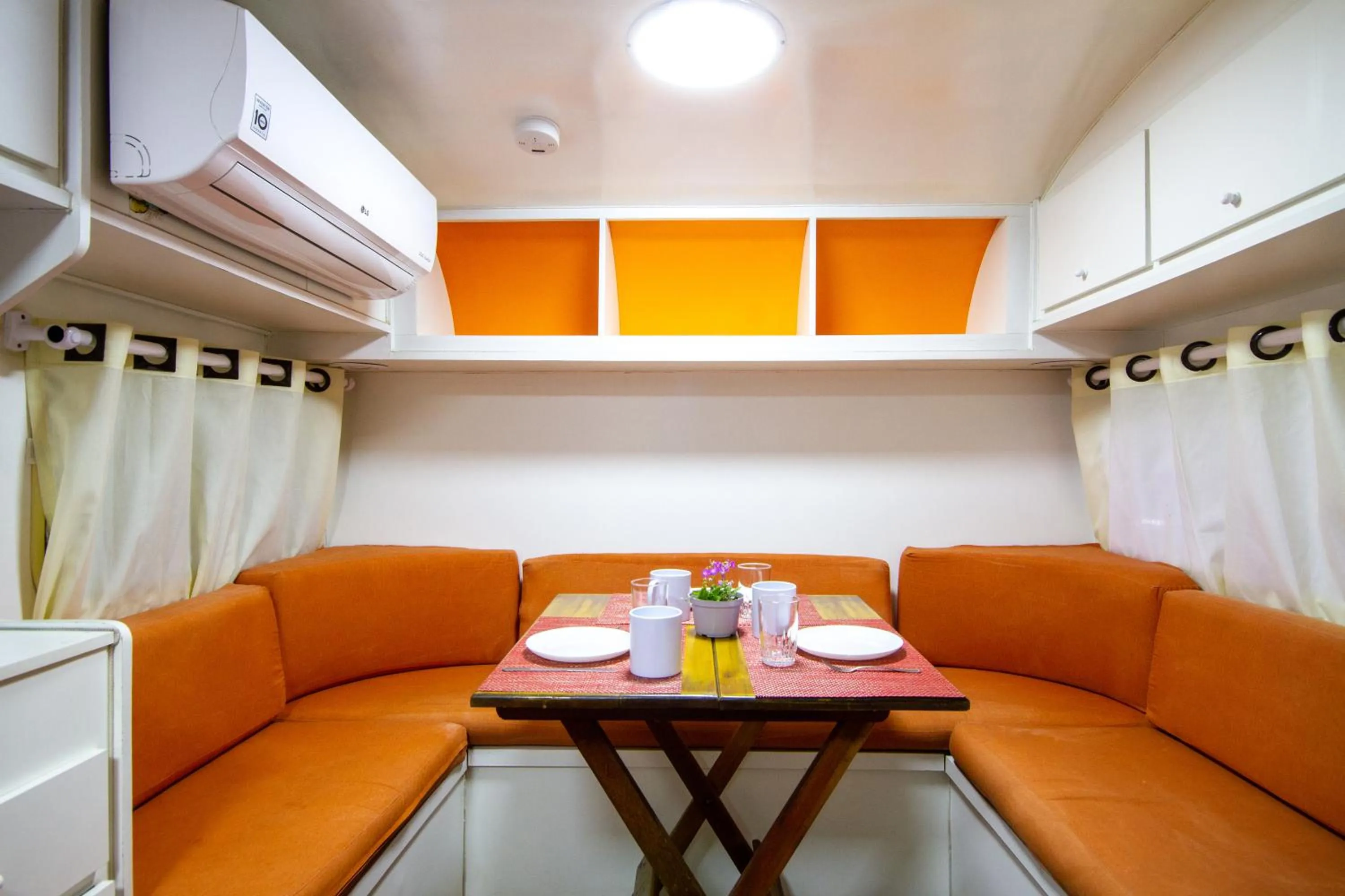 Living room in Villa Vintage Campos - Piscina e opções de suites com hidromassagem