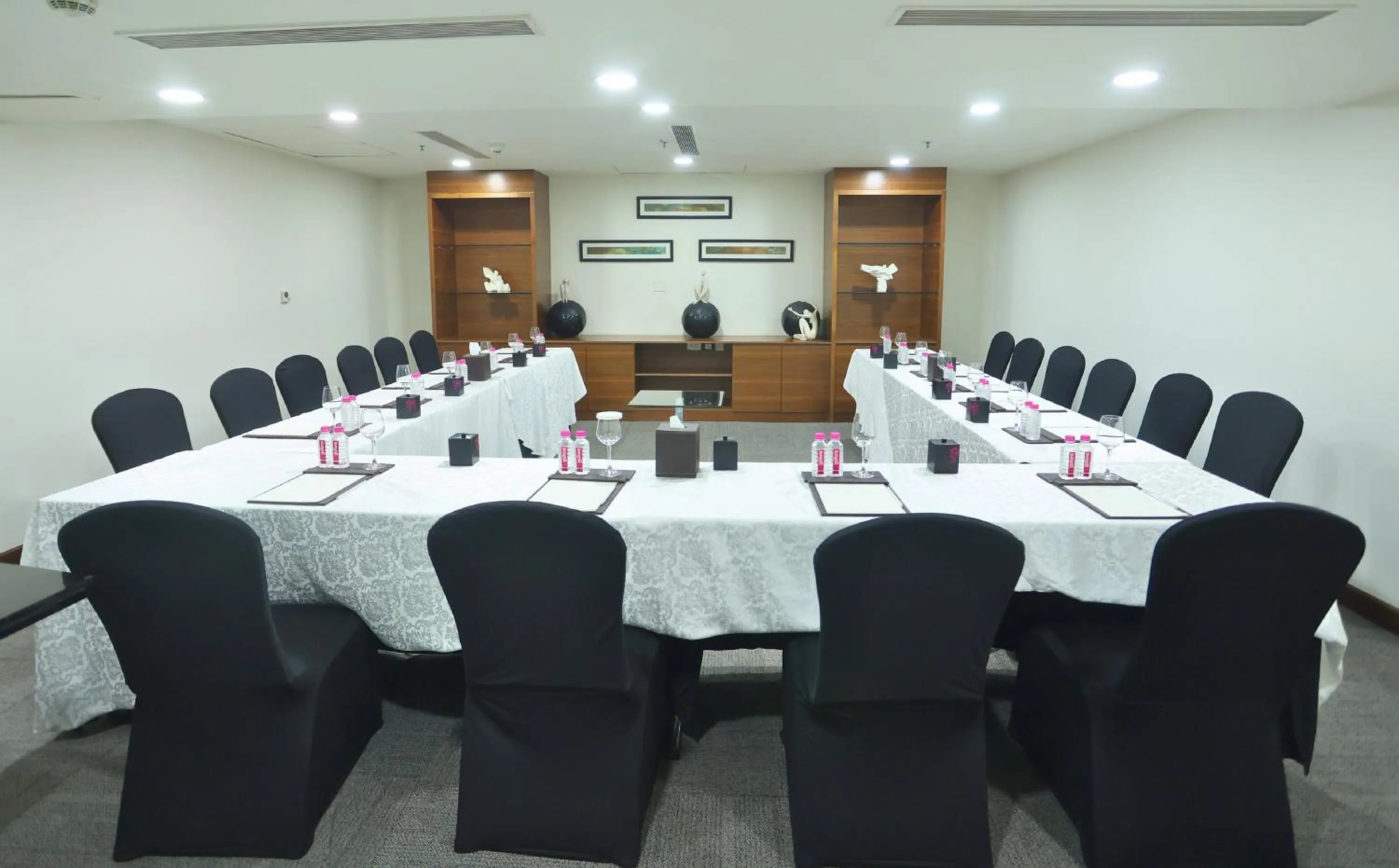 Meeting/conference room in InterContinental Jaipur Tonk Road by IHG