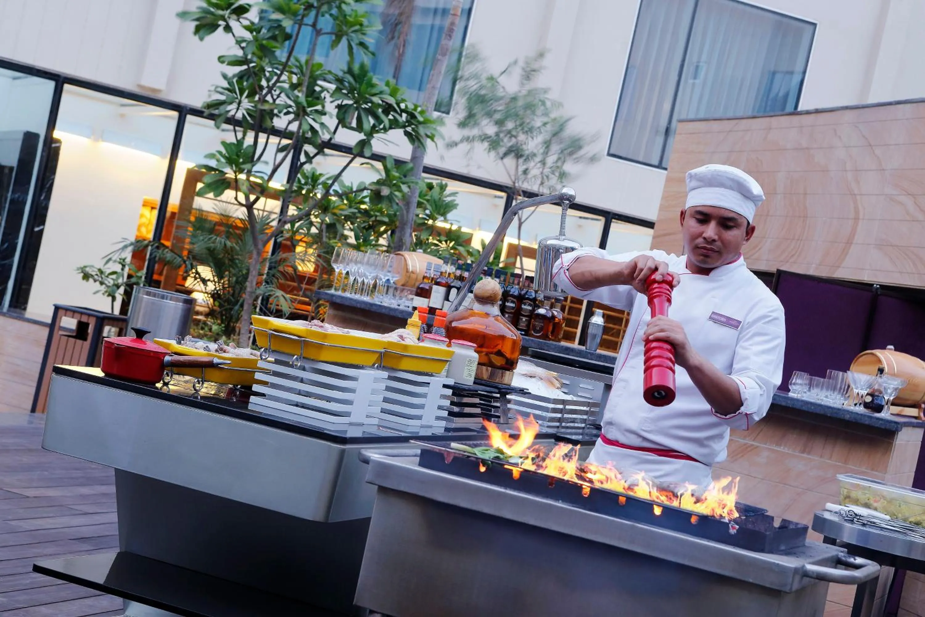 Lounge or bar in InterContinental Jaipur Tonk Road by IHG