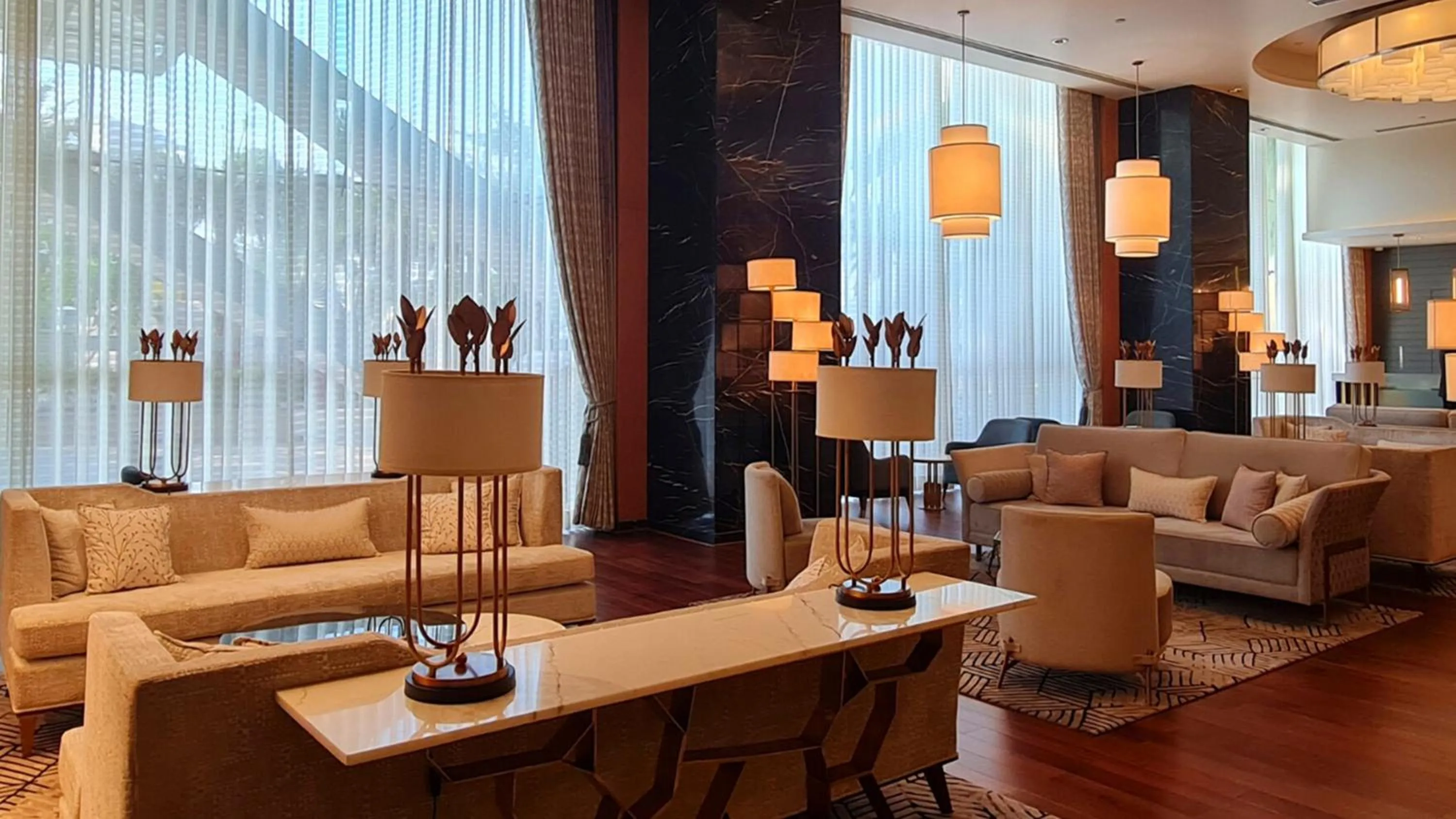 Lounge or bar in InterContinental Jaipur Tonk Road by IHG